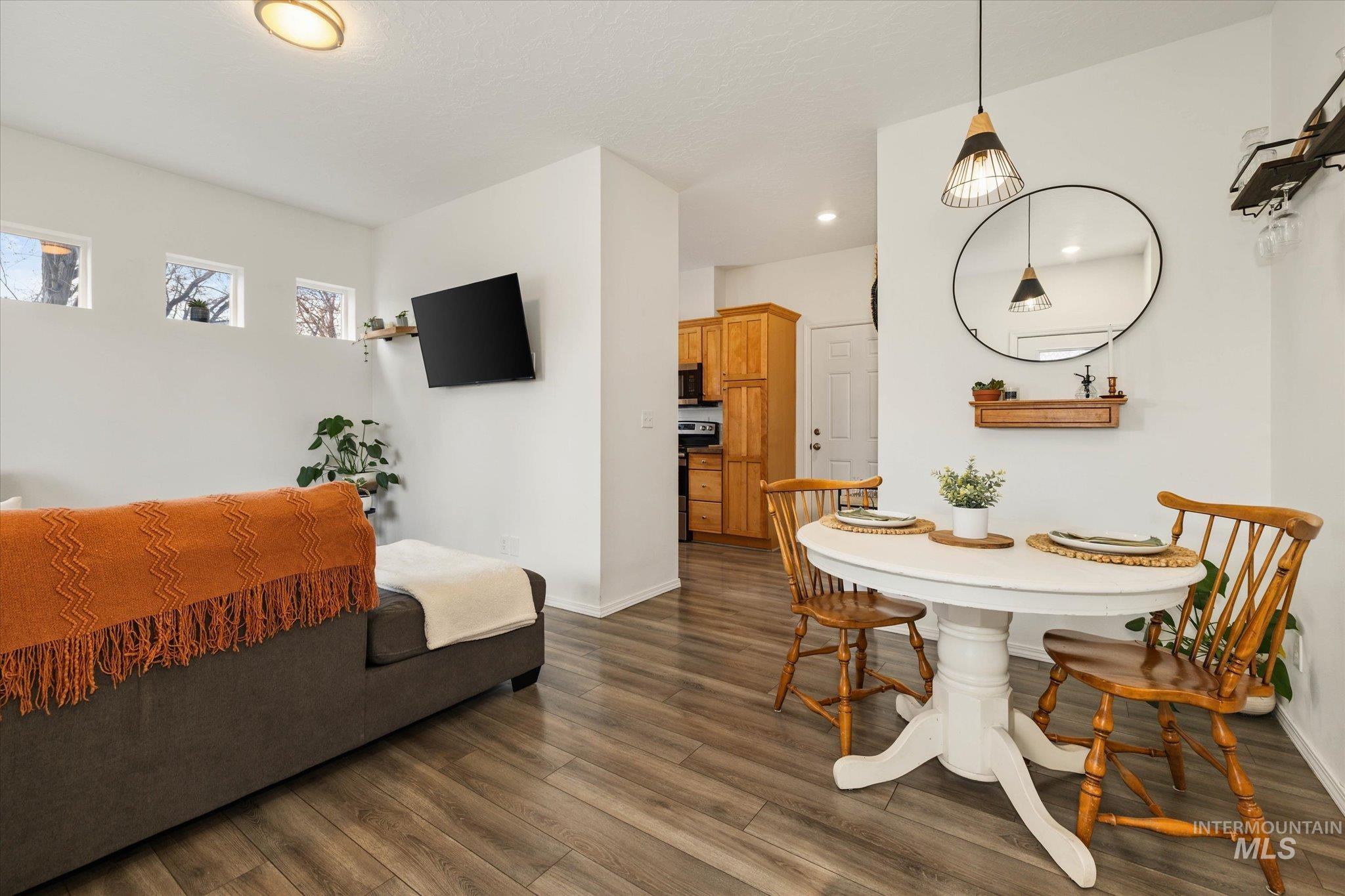 124 W Cherry Ave, Meridian, Idaho 83642, 3 Bedrooms, 2.5 Bathrooms, Residential For Sale, Price $399,000,MLS 98975678