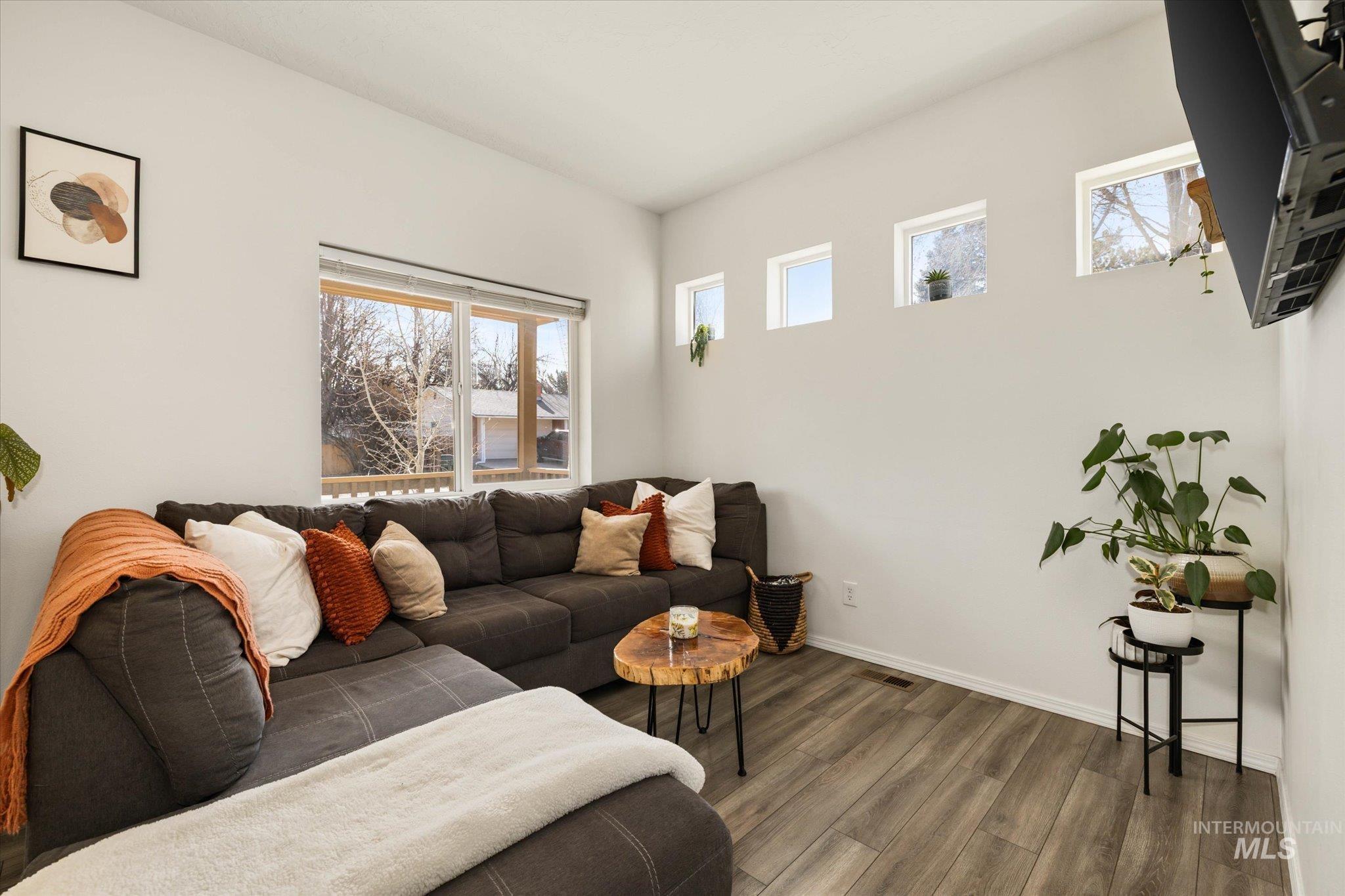 124 W Cherry Ave, Meridian, Idaho 83642, 3 Bedrooms, 2.5 Bathrooms, Residential For Sale, Price $399,000,MLS 98975678