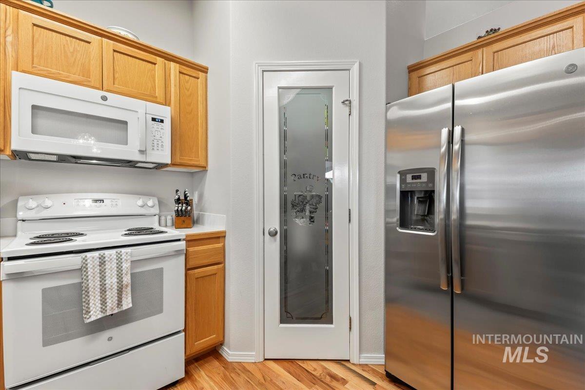 12521 W Dalrymple Ct, Boise, Idaho 83709, 3 Bedrooms, 2 Bathrooms, Residential For Sale, Price $430,000,MLS 98975680