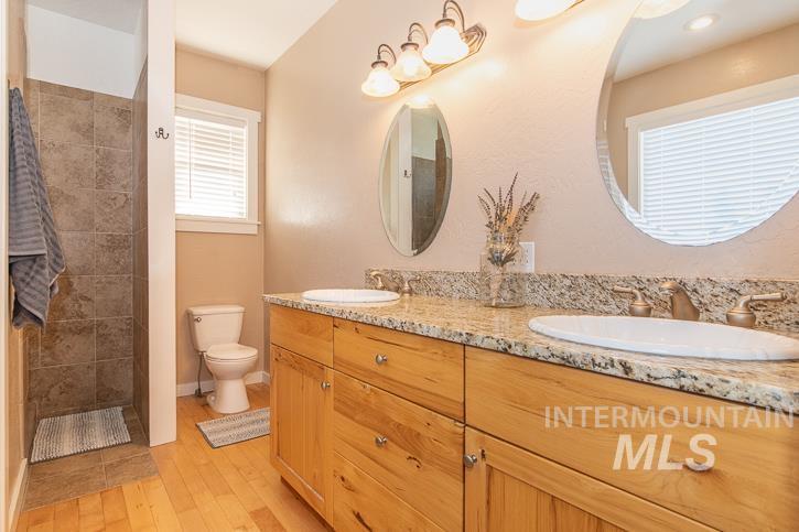 280 E Sunrise Rim Rd, Nampa, Idaho 83686, 4 Bedrooms, 5 Bathrooms, Residential For Sale, Price $484,900,MLS 98975681