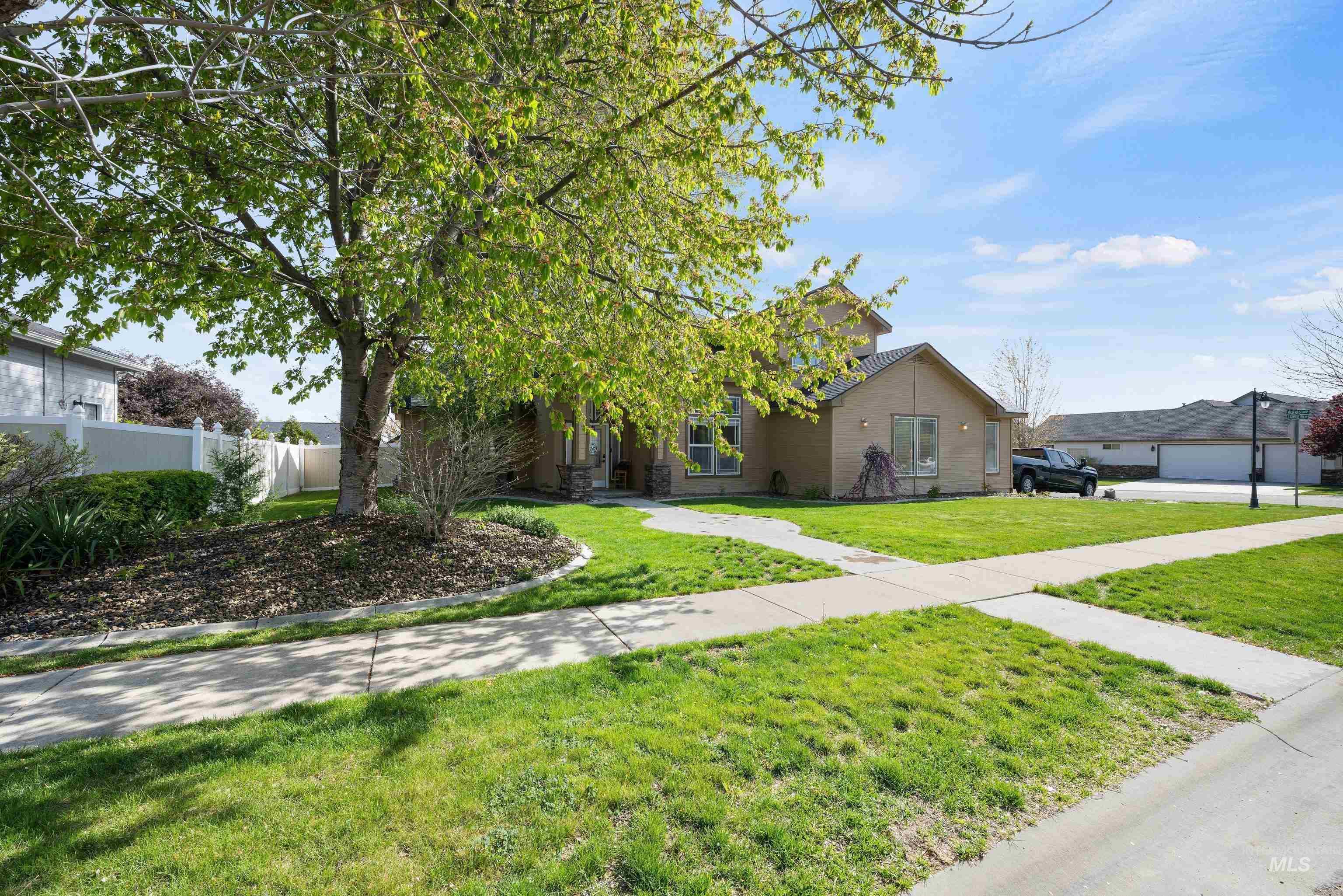 280 E Sunrise Rim Rd, Nampa, Idaho 83686, 4 Bedrooms, 2.5 Bathrooms, Residential For Sale, Price $484,900,MLS 98975681
