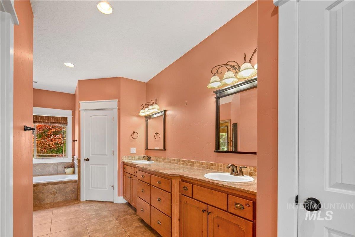 2600 W South Slope Rd, Emmett, Idaho 83617, 4 Bedrooms, 4 Bathrooms, Residential For Sale, Price $1,250,000,MLS 98975682