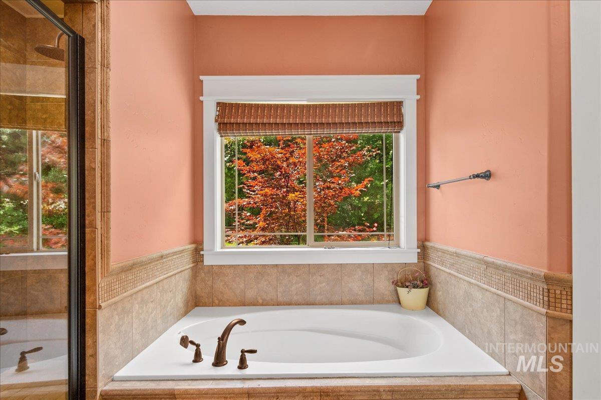 2600 W South Slope Rd, Emmett, Idaho 83617, 4 Bedrooms, 4 Bathrooms, Residential For Sale, Price $1,250,000,MLS 98975682