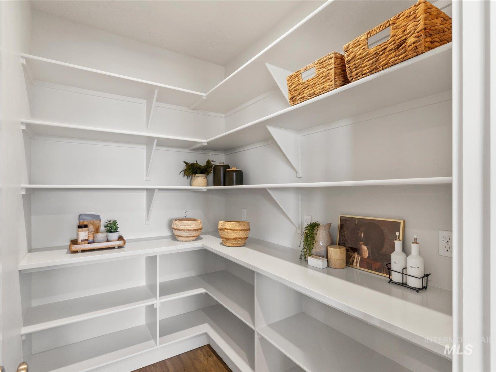 375 S Strut Way, Boise, Idaho 83716, 4 Bedrooms, 2.5 Bathrooms, Residential For Sale, Price $699,900,MLS 98975685