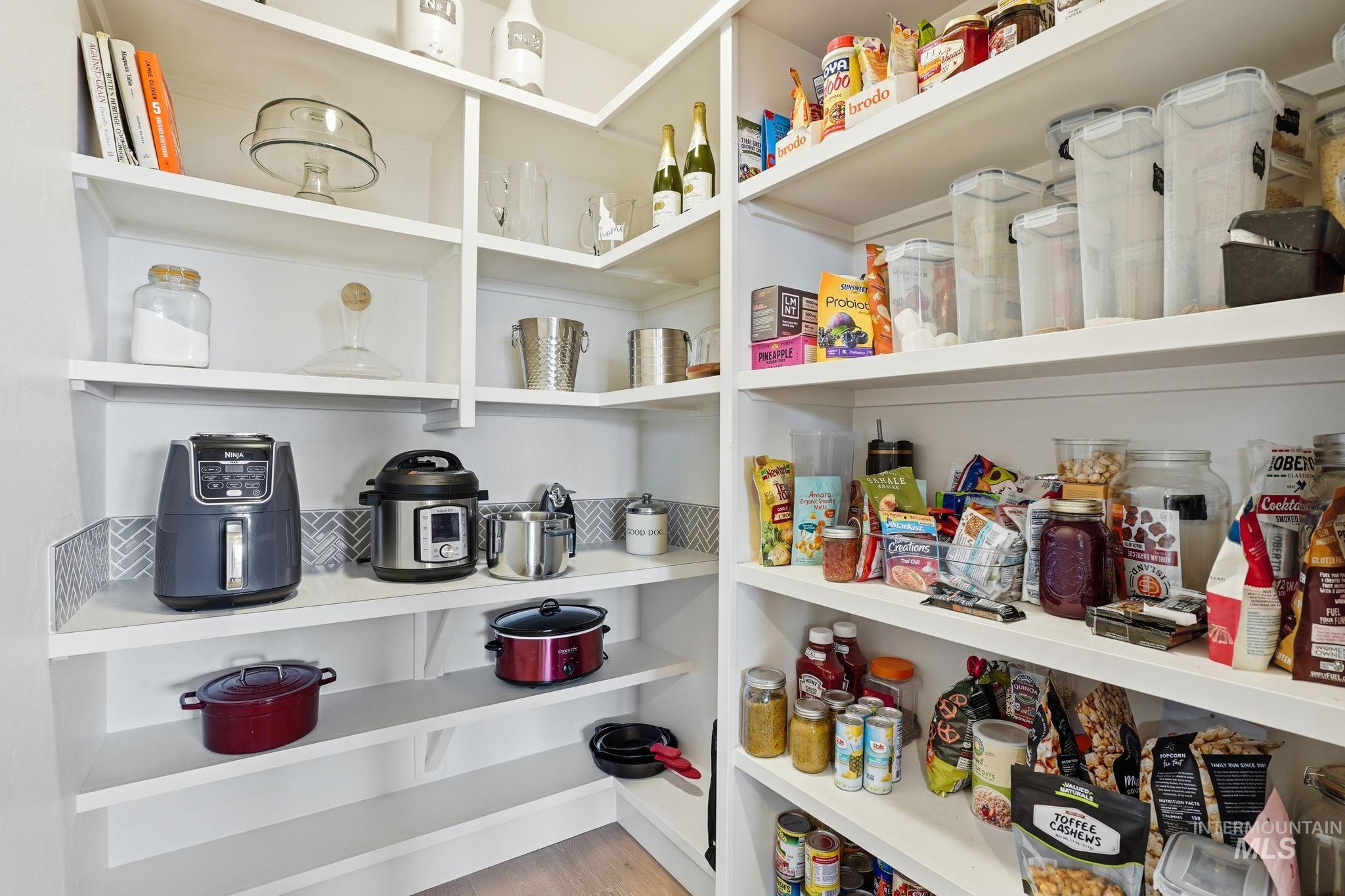 2301 Nordic Ave., Middleton, Idaho 83644, 3 Bedrooms, 2.5 Bathrooms, Residential For Sale, Price $940,000,MLS 98975686