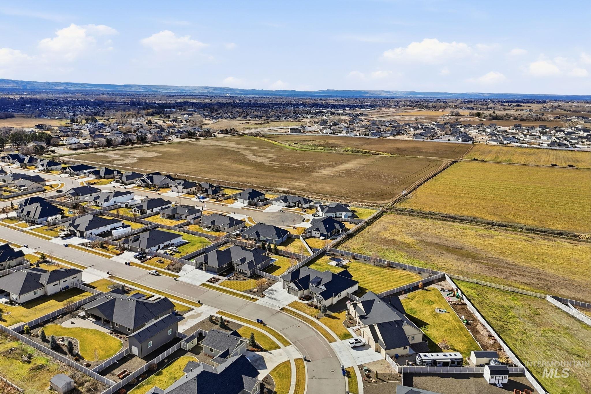 2301 Nordic Ave., Middleton, Idaho 83644, 3 Bedrooms, 2.5 Bathrooms, Residential For Sale, Price $940,000,MLS 98975686