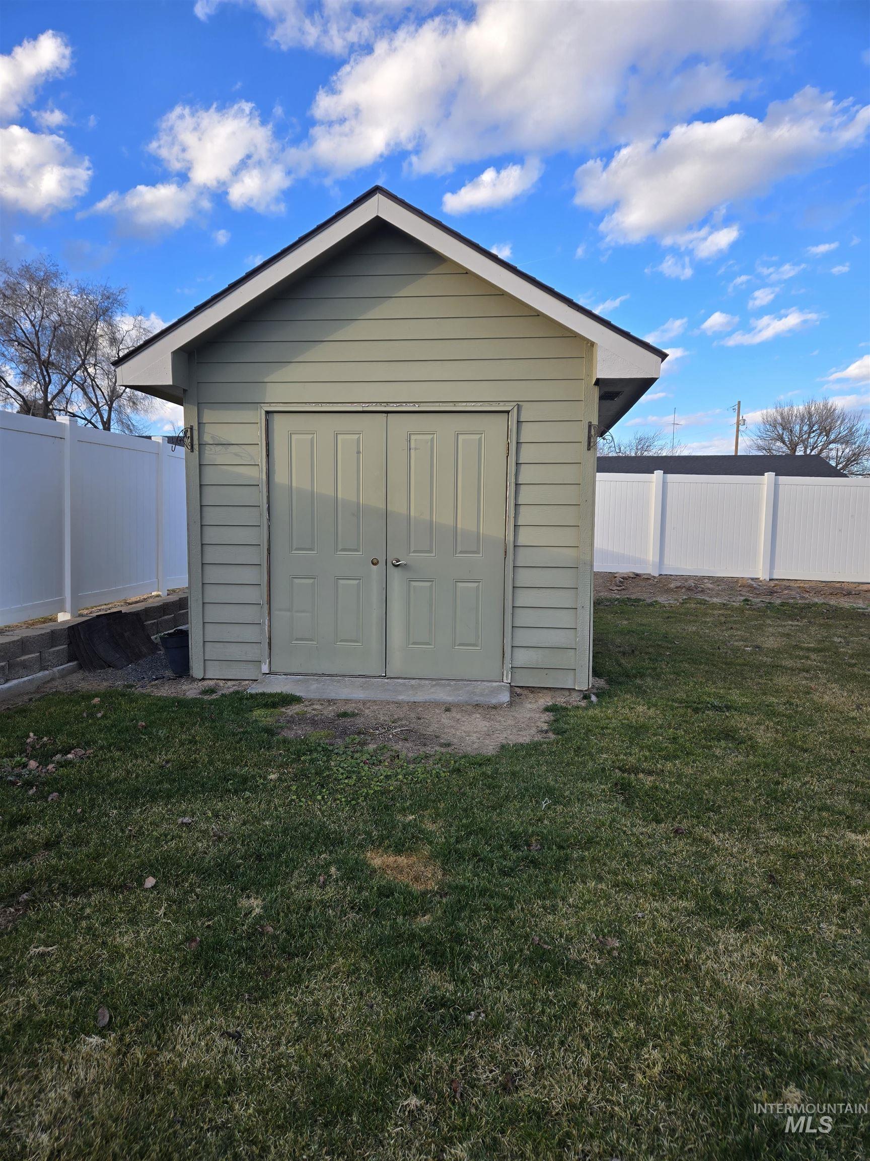 1409 NW 7th Ave, Ontario, Oregon 97914, 3 Bedrooms, 2 Bathrooms, Residential For Sale, Price $375,000,MLS 98975688