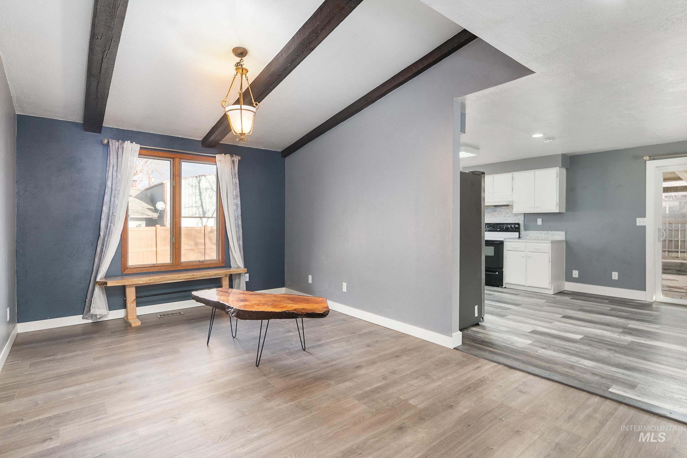 2163 N Workland, Boise, Idaho 83704, 4 Bedrooms, 2 Bathrooms, Residential For Sale, Price $424,990,MLS 98975691