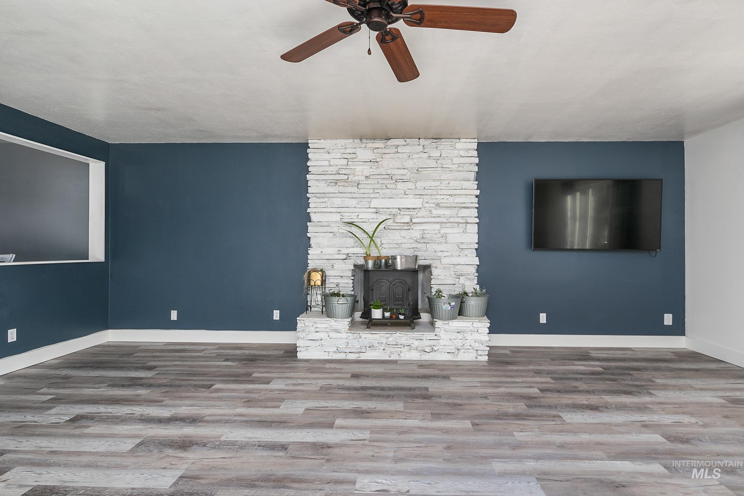 2163 N Workland, Boise, Idaho 83704, 4 Bedrooms, 2 Bathrooms, Residential For Sale, Price $424,990,MLS 98975691