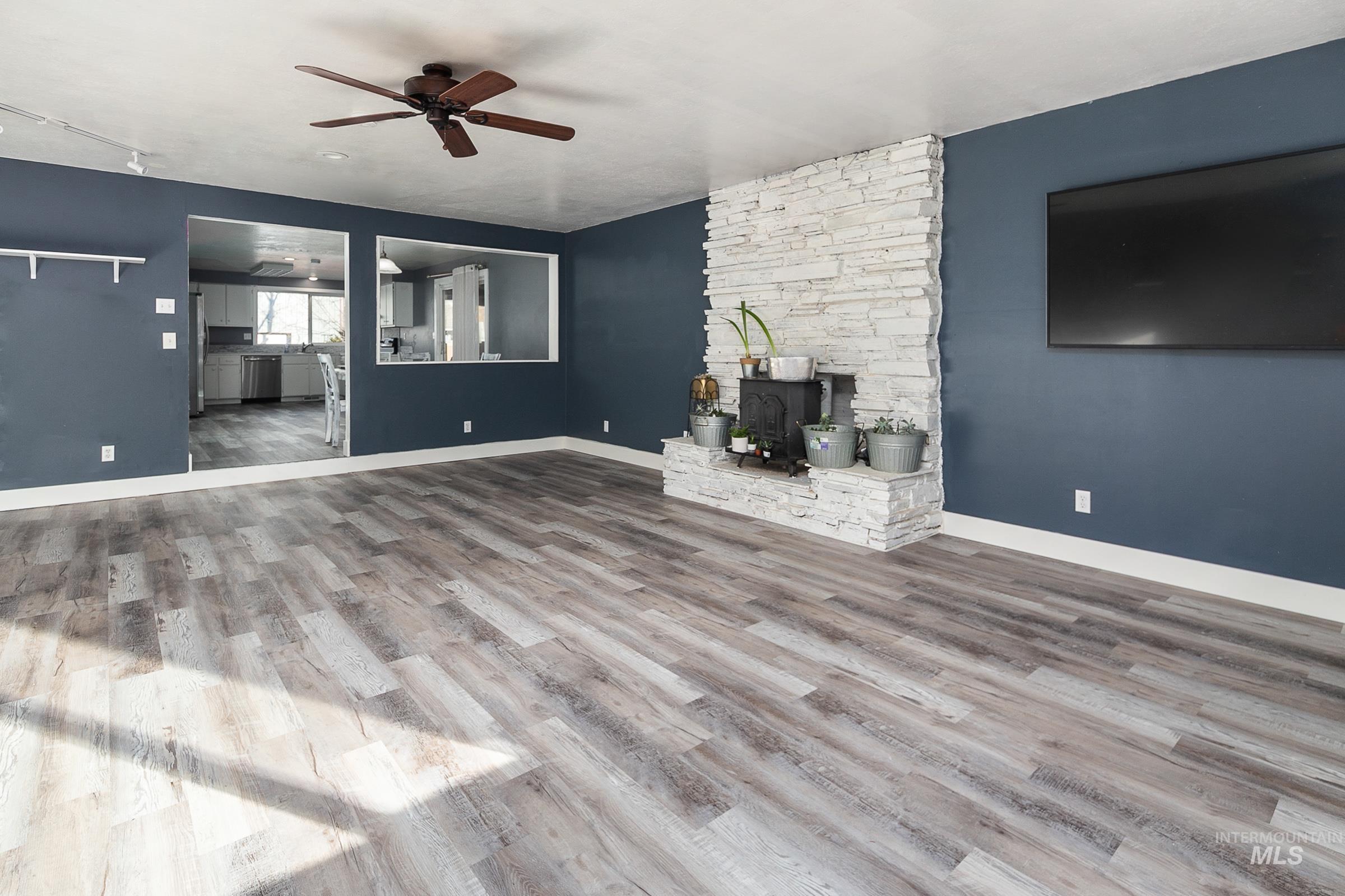 2163 N Workland, Boise, Idaho 83704, 4 Bedrooms, 2 Bathrooms, Residential For Sale, Price $424,990,MLS 98975691