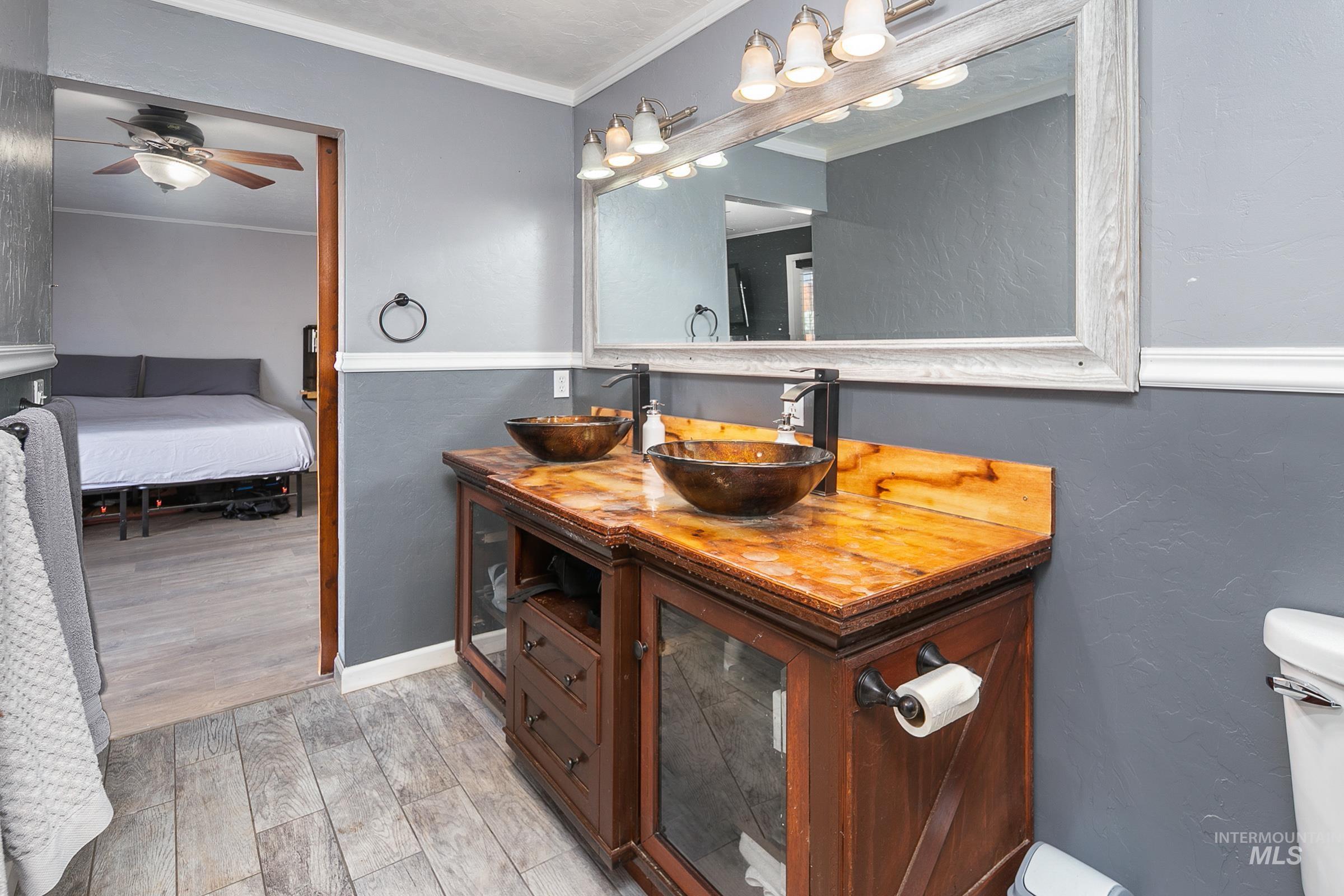 2163 N Workland, Boise, Idaho 83704, 4 Bedrooms, 2 Bathrooms, Residential For Sale, Price $424,990,MLS 98975691