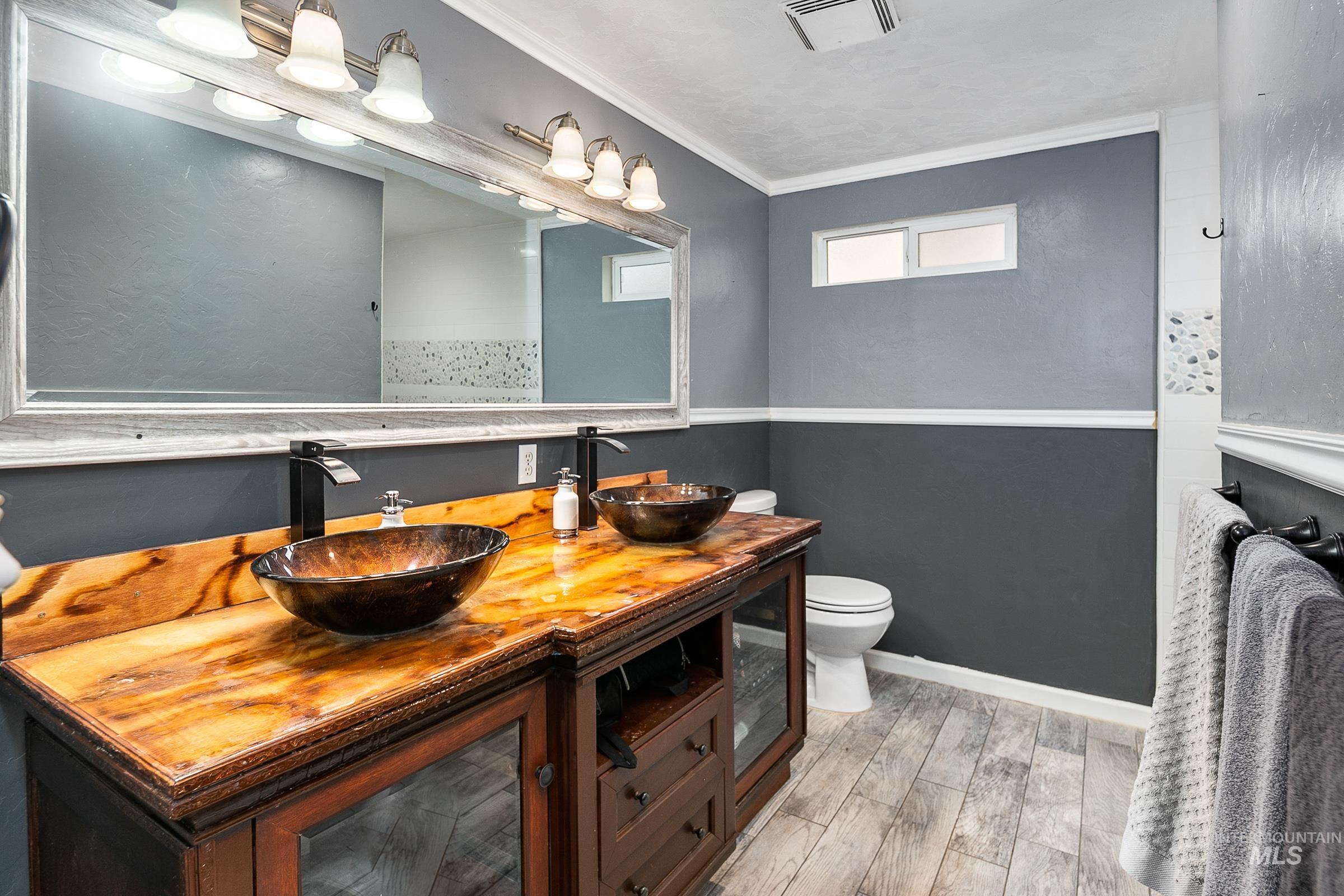 2163 N Workland, Boise, Idaho 83704, 4 Bedrooms, 2 Bathrooms, Residential For Sale, Price $424,990,MLS 98975691