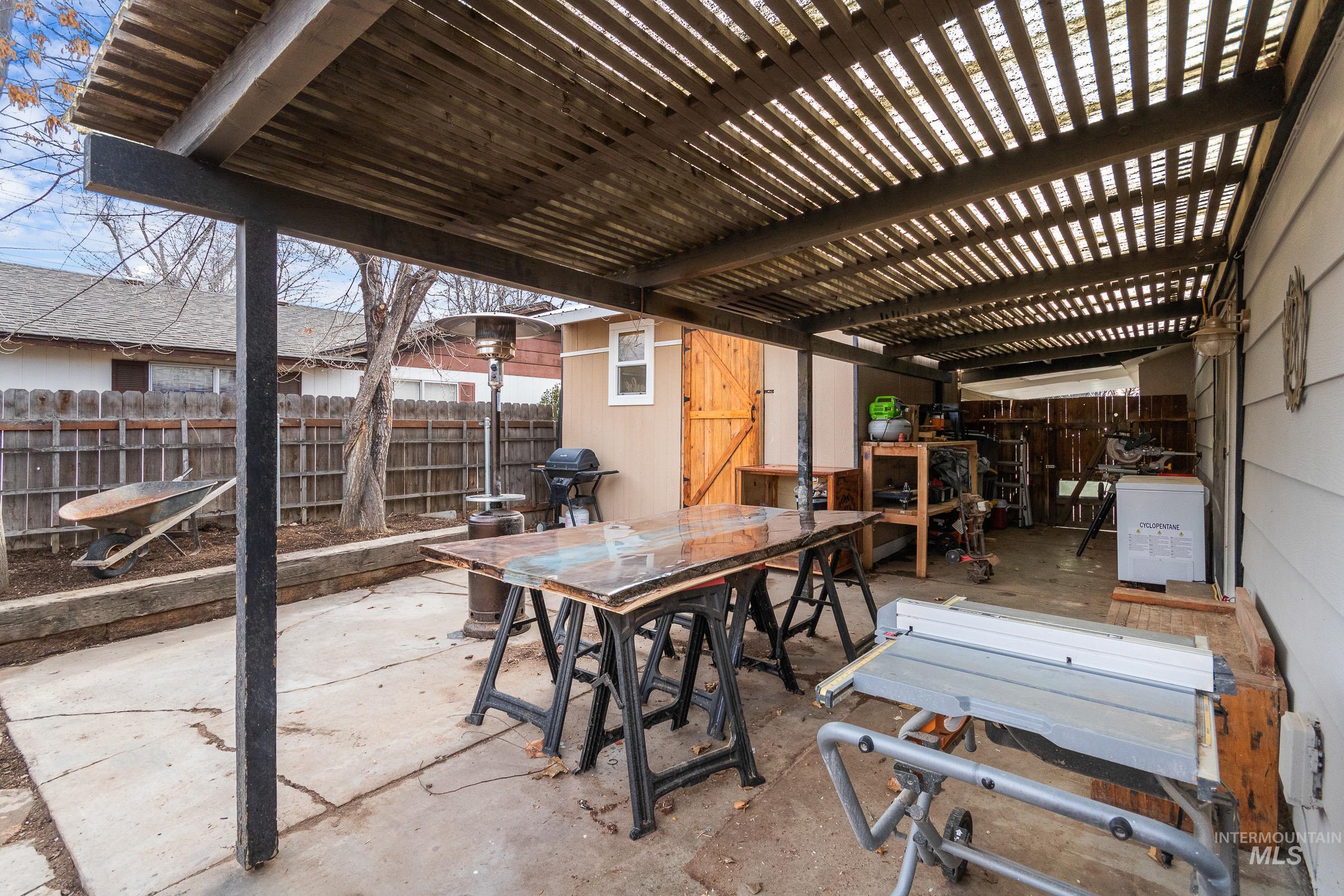 2163 N Workland, Boise, Idaho 83704, 4 Bedrooms, 2 Bathrooms, Residential For Sale, Price $424,990,MLS 98975691