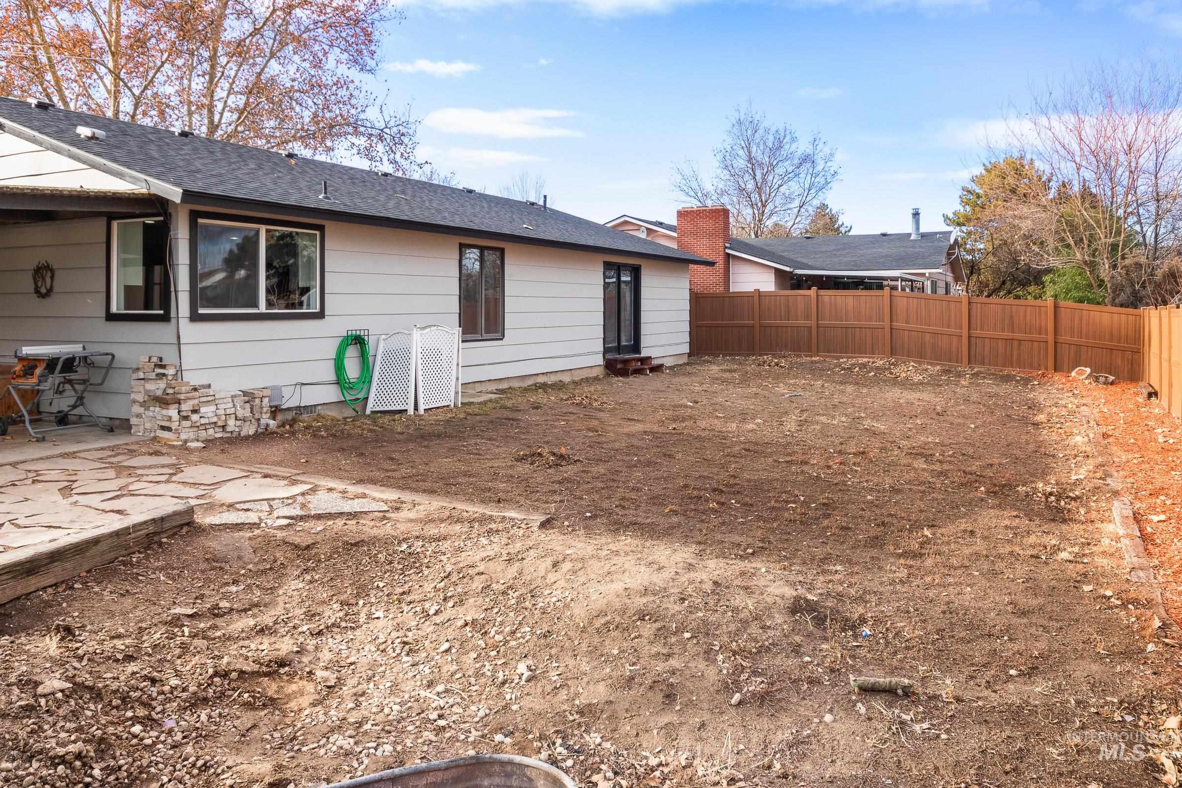 2163 N Workland, Boise, Idaho 83704, 4 Bedrooms, 2 Bathrooms, Residential For Sale, Price $424,990,MLS 98975691