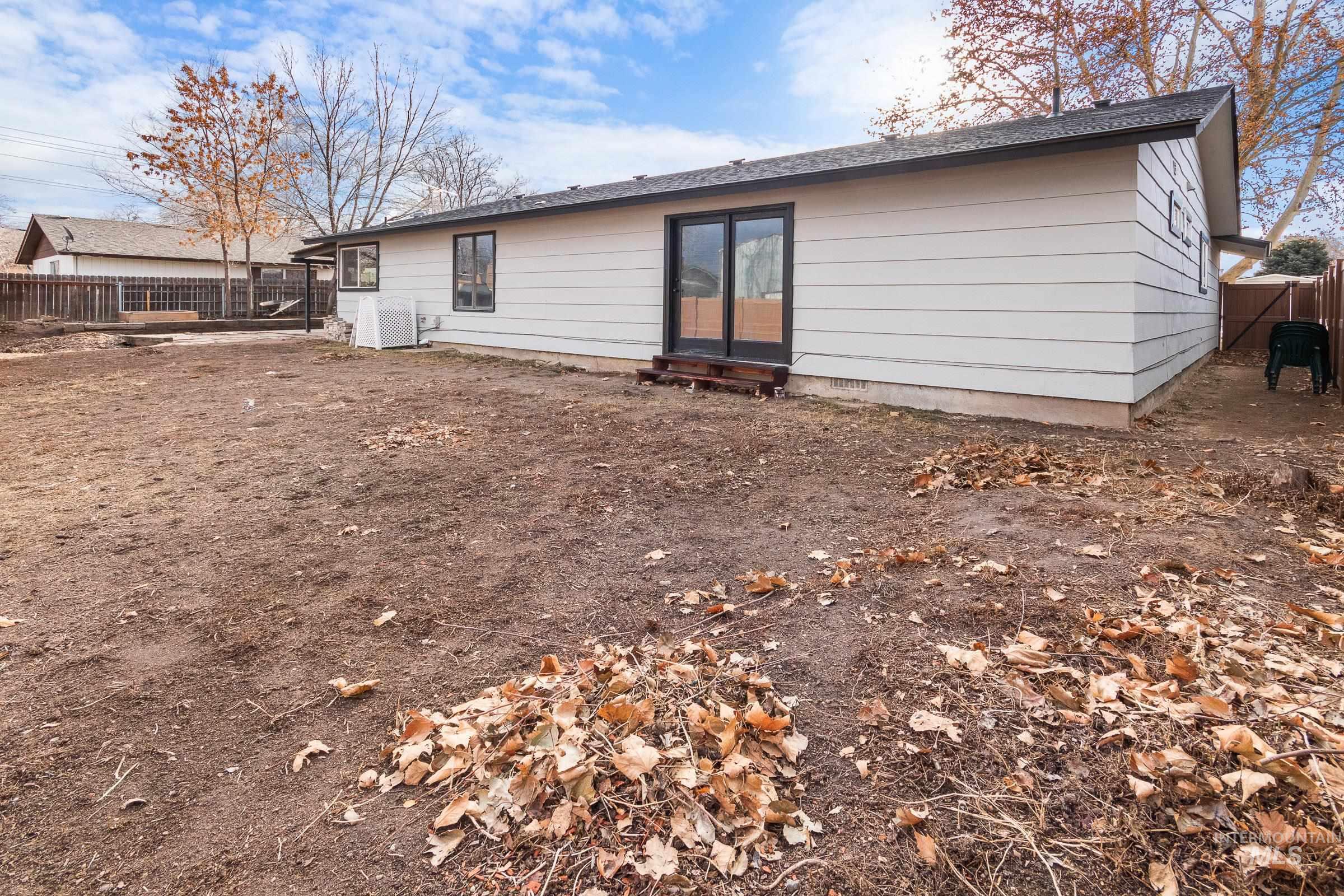 2163 N Workland, Boise, Idaho 83704, 4 Bedrooms, 2 Bathrooms, Residential For Sale, Price $424,990,MLS 98975691