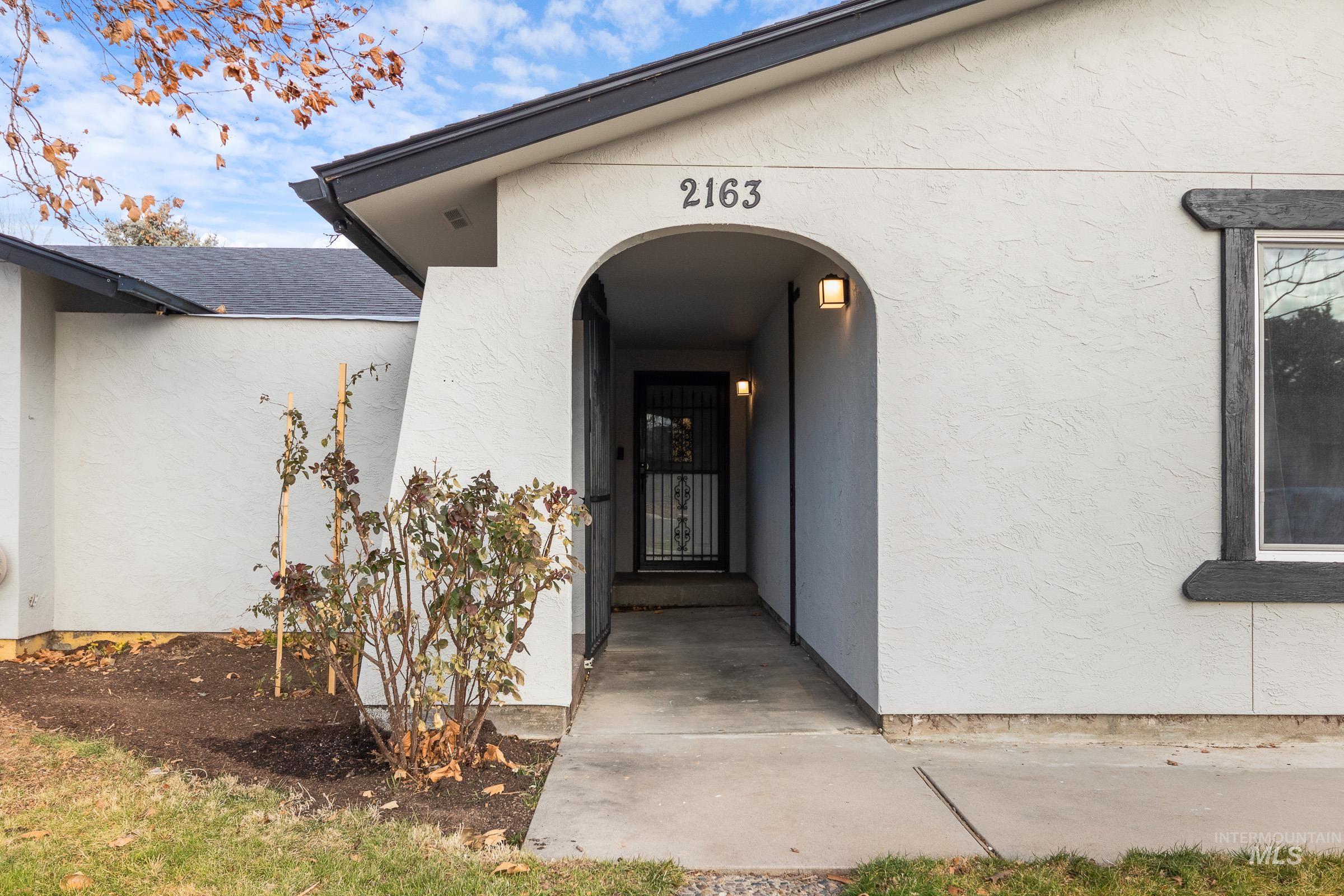 2163 N Workland, Boise, Idaho 83704, 4 Bedrooms, 2 Bathrooms, Residential For Sale, Price $424,990,MLS 98975691