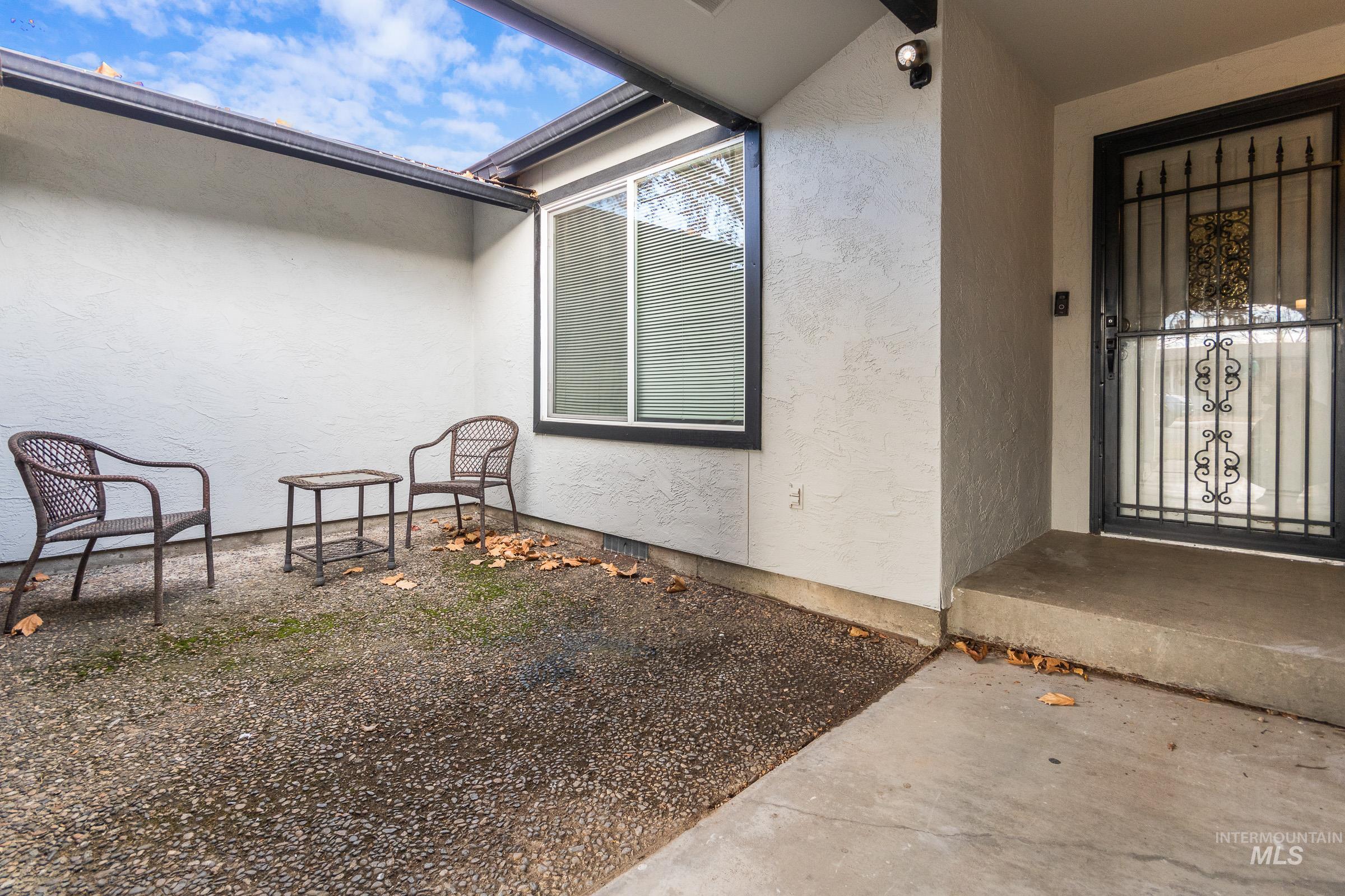 2163 N Workland, Boise, Idaho 83704, 4 Bedrooms, 2 Bathrooms, Residential For Sale, Price $424,990,MLS 98975691