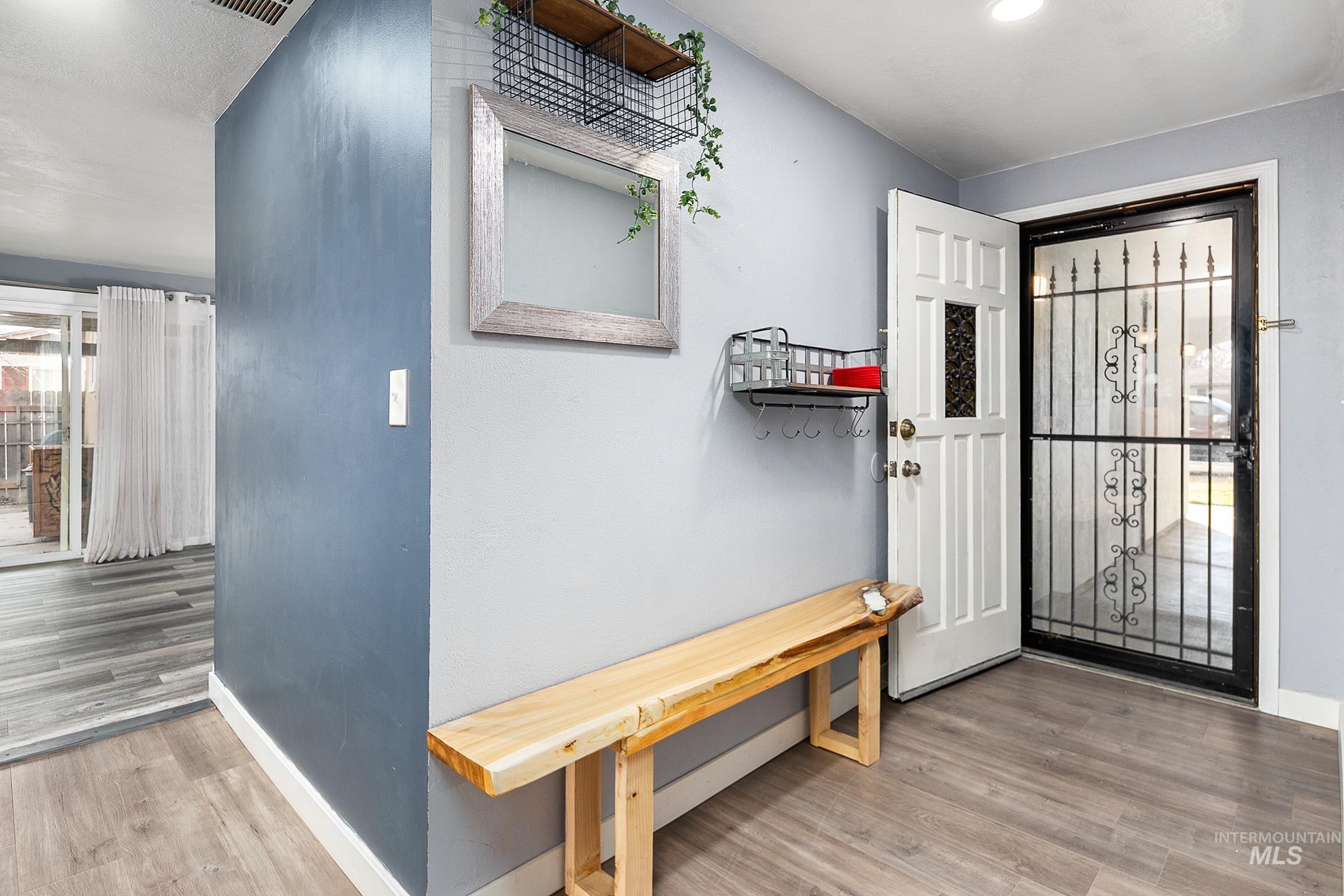 2163 N Workland, Boise, Idaho 83704, 4 Bedrooms, 2 Bathrooms, Residential For Sale, Price $424,990,MLS 98975691