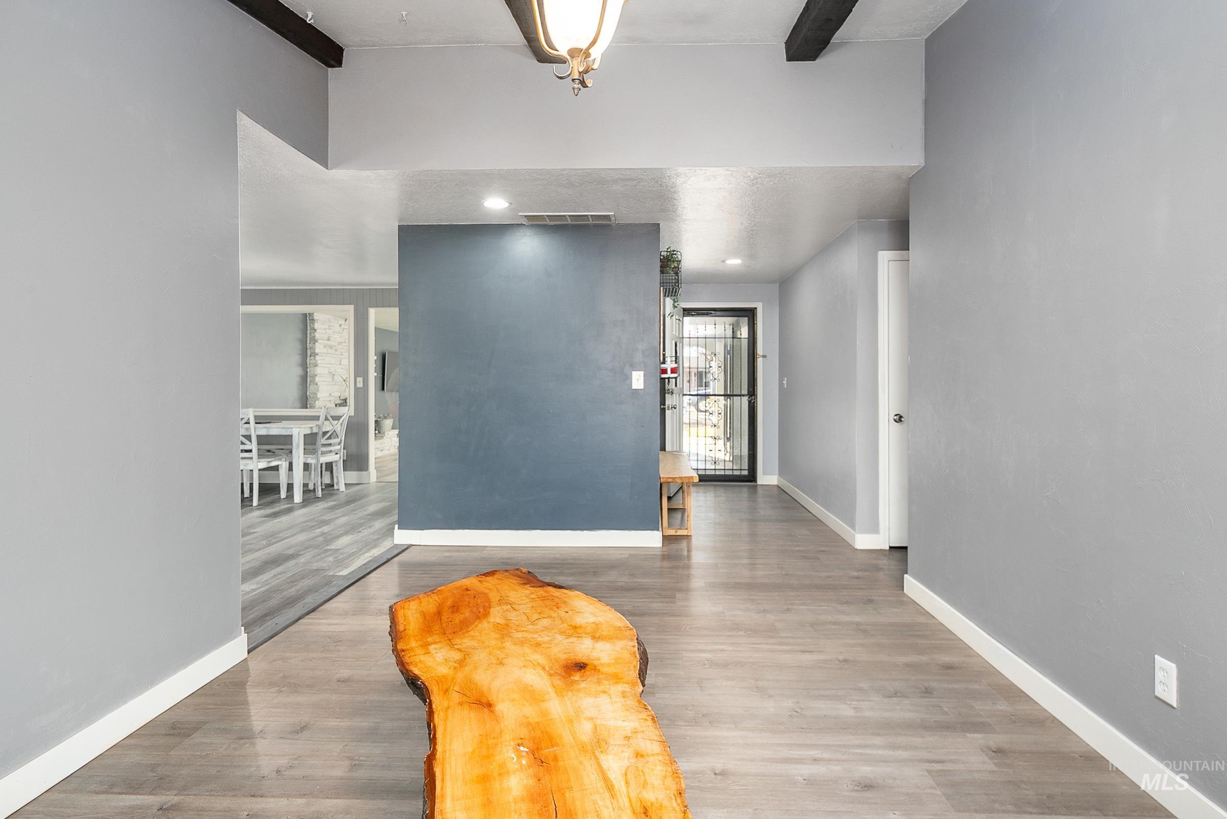 2163 N Workland, Boise, Idaho 83704, 4 Bedrooms, 2 Bathrooms, Residential For Sale, Price $424,990,MLS 98975691