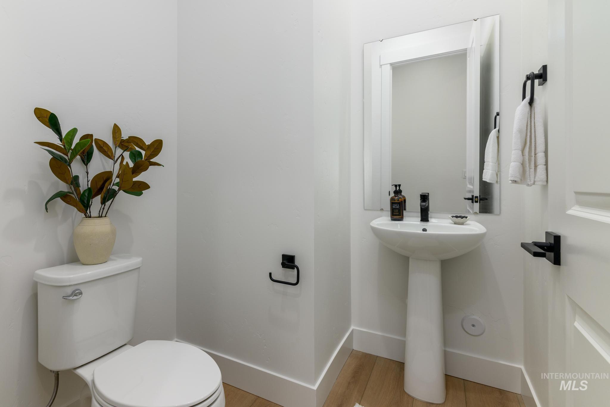 8553 W Stock Bridge St, Star, Idaho 83669, 2 Bedrooms, 2.5 Bathrooms, Residential For Sale, Price $689,000,MLS 98975699