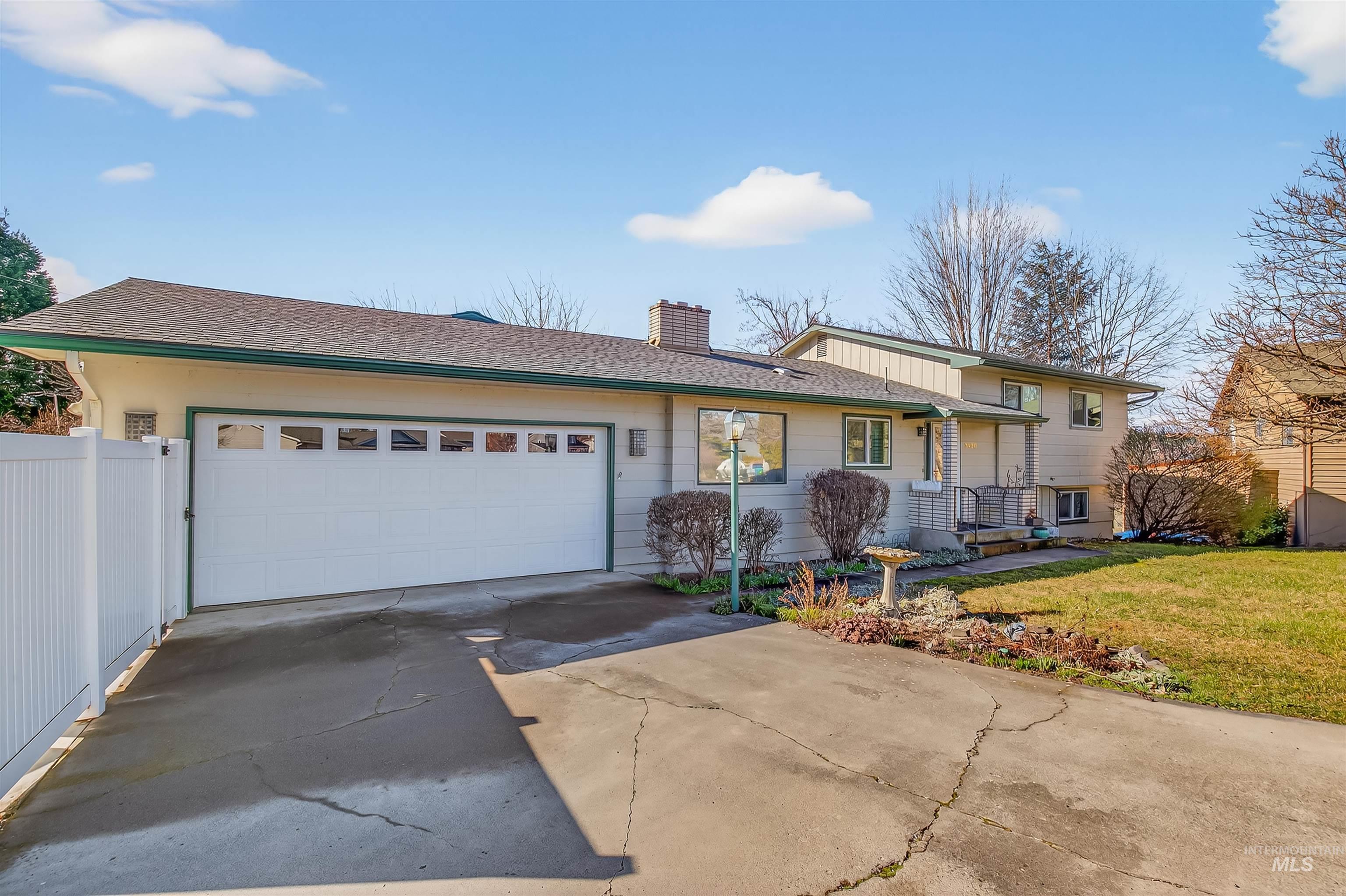 3430 Meadowlark Drive, Lewiston, Idaho 83501, 5 Bedrooms, 3 Bathrooms, Residential For Sale, Price $540,000,MLS 98975700
