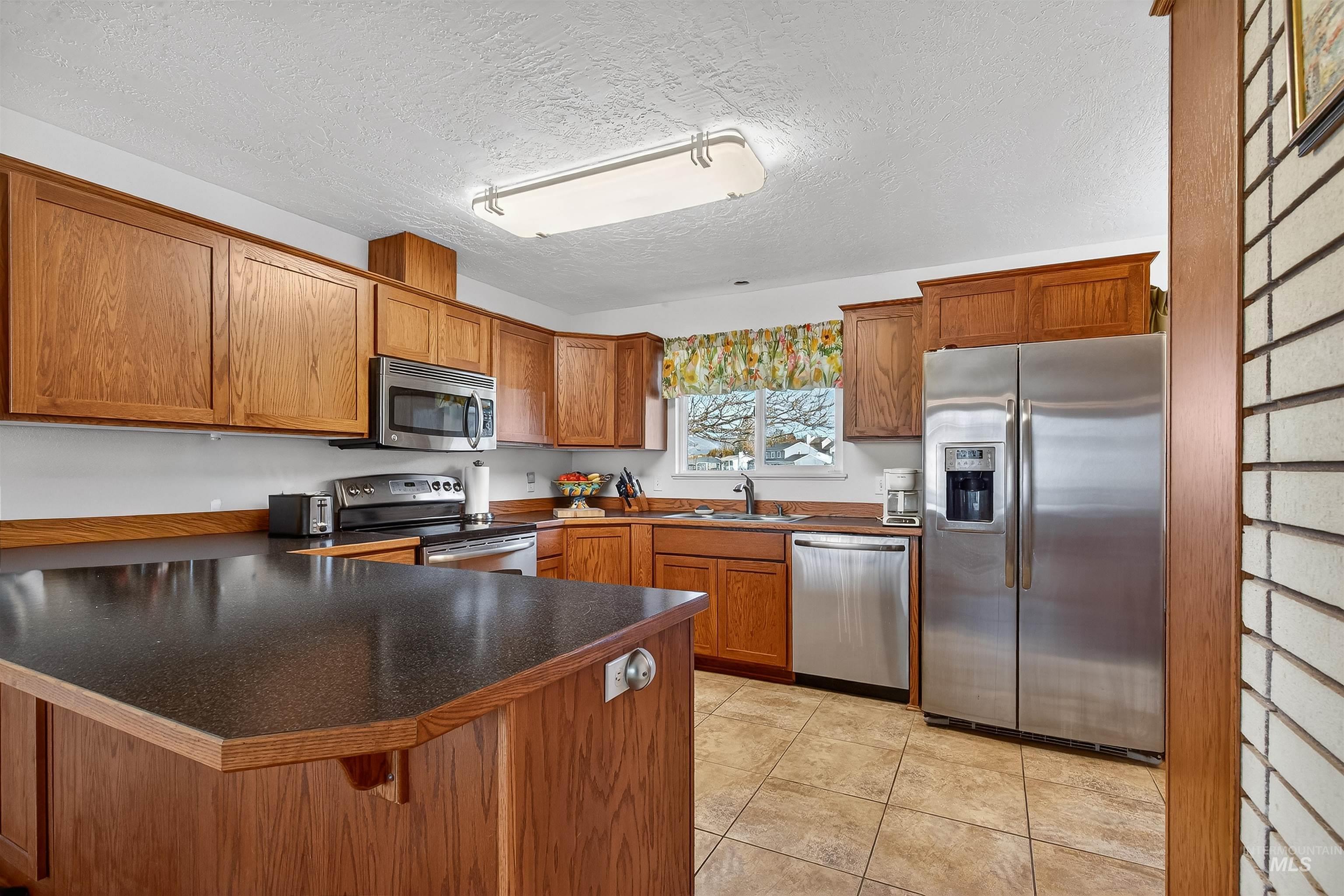 3430 Meadowlark Drive, Lewiston, Idaho 83501, 5 Bedrooms, 3 Bathrooms, Residential For Sale, Price $540,000,MLS 98975700