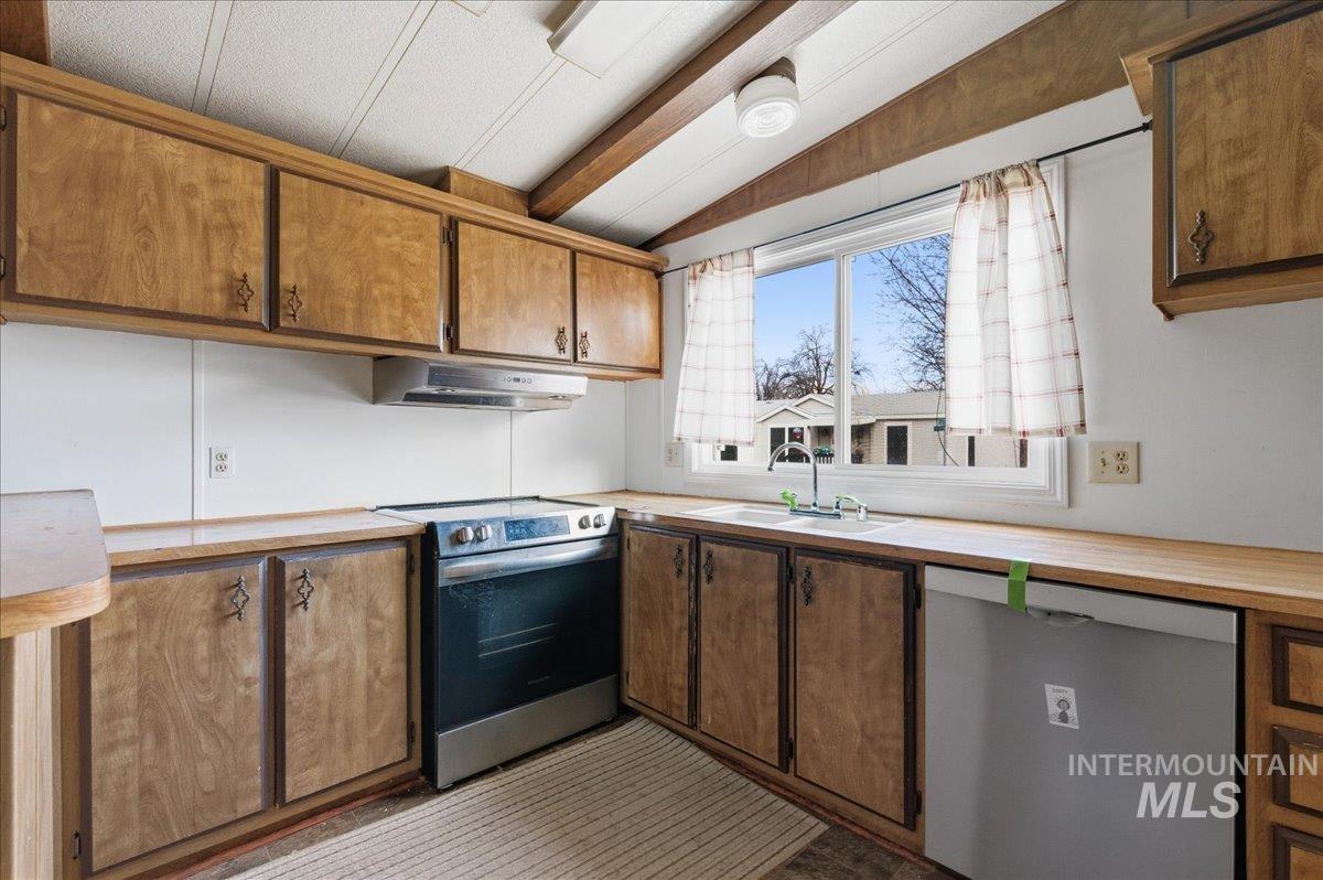 7935 W Appomattox Lane, Boise, Idaho 83714, 3 Bedrooms, 2 Bathrooms, Residential For Sale, Price $115,000, 98975707