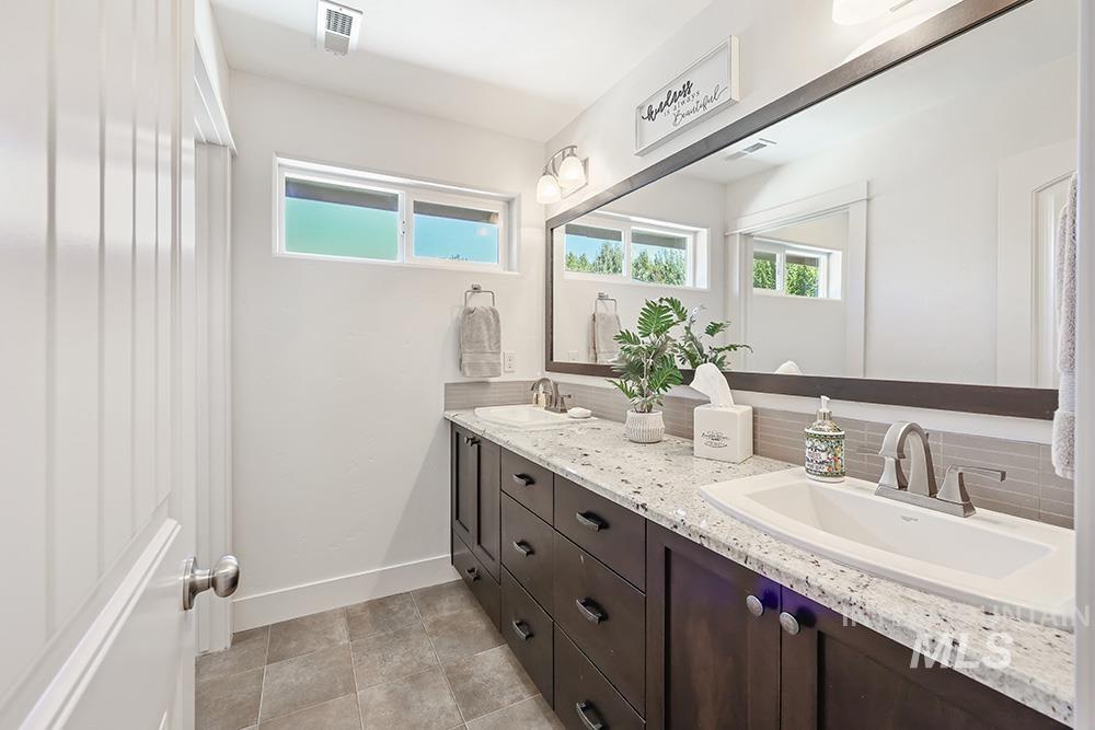 5893 N Senita Hills Ave, Meridian, Idaho 83646, 4 Bedrooms, 2.5 Bathrooms, Residential For Sale, Price $940,000,MLS 98975708