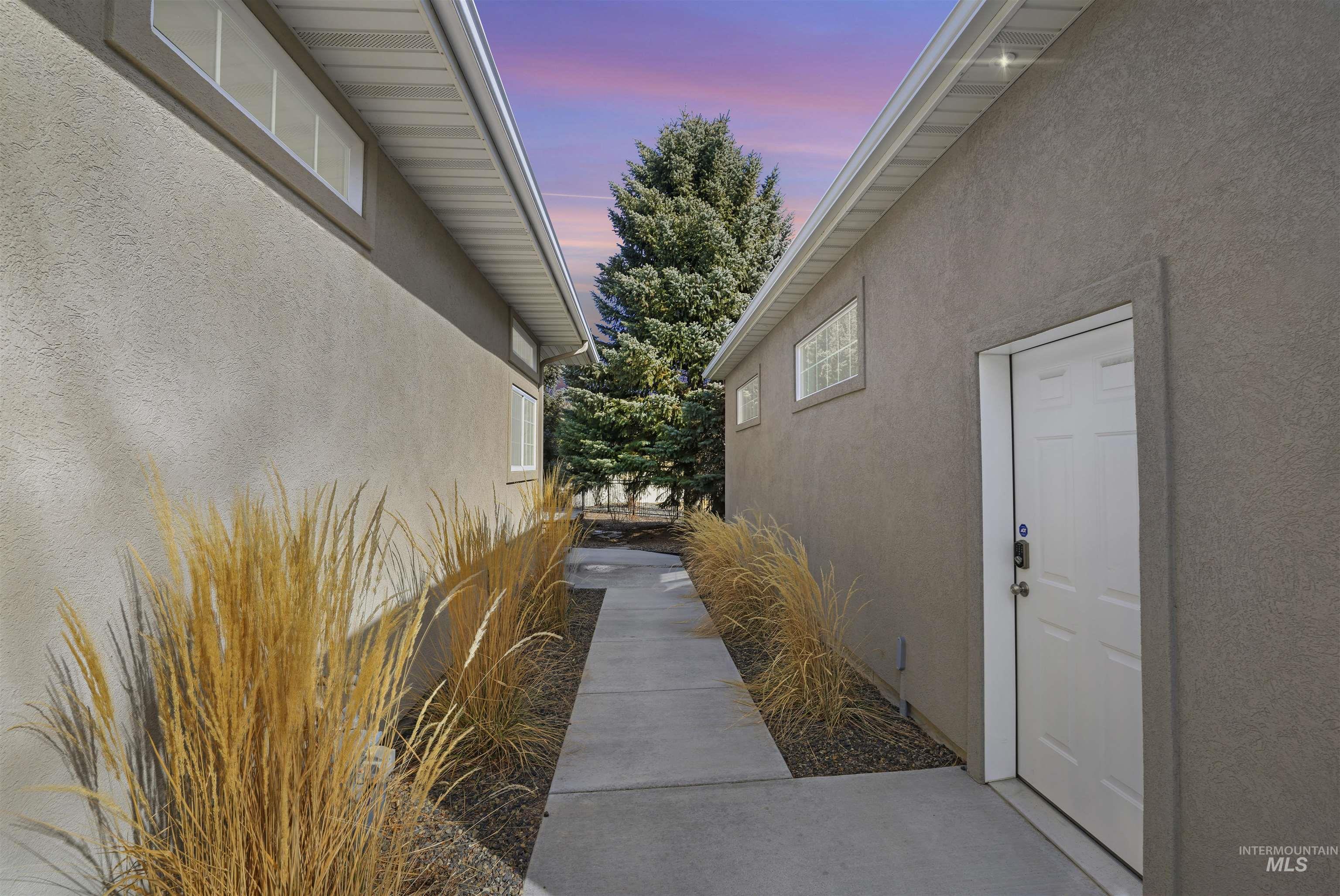 1965 Candleridge dr, Twin Falls, Idaho 83301, 3 Bedrooms, 2.5 Bathrooms, Residential For Sale, Price $865,000,MLS 98975718