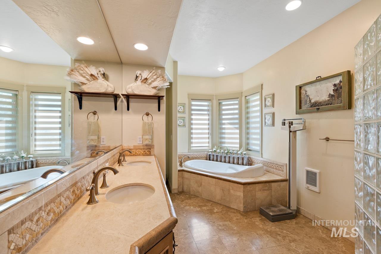 4532 Oak Road, Ontario, Oregon 97914, 4 Bedrooms, 2.5 Bathrooms, Residential For Sale, Price $1,549,000,MLS 98975726