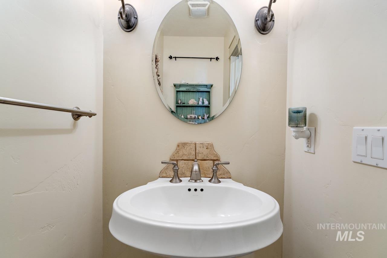 4532 Oak Road, Ontario, Oregon 97914, 4 Bedrooms, 2.5 Bathrooms, Residential For Sale, Price $1,549,000,MLS 98975726