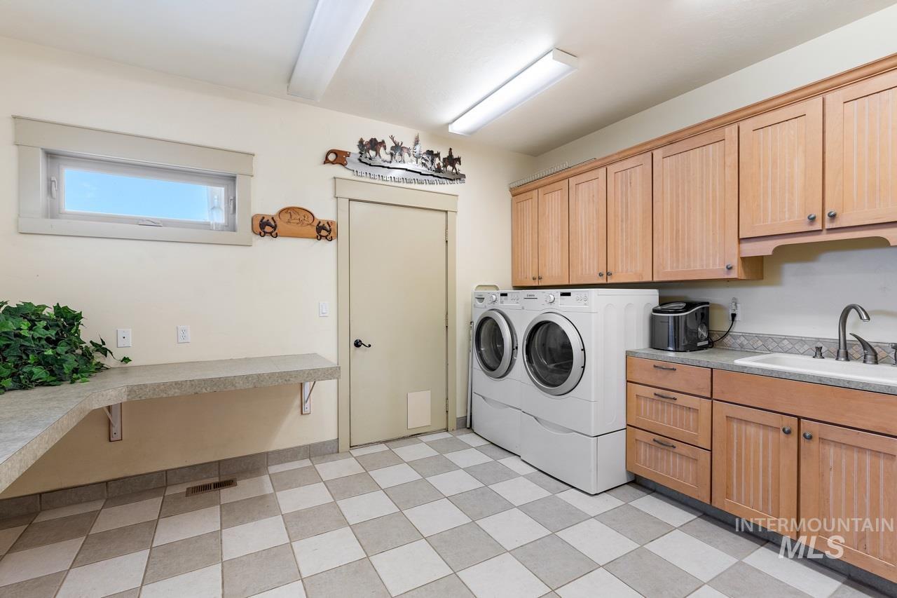 4532 Oak Road, Ontario, Oregon 97914, 4 Bedrooms, 2.5 Bathrooms, Residential For Sale, Price $1,549,000,MLS 98975726