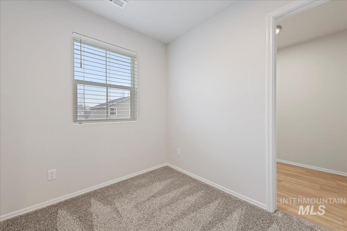 978 W Woodpine St, Meridian, Idaho 83646-6060, 3 Bedrooms, 2.5 Bathrooms, Residential For Sale, Price $384,990,MLS 98975727