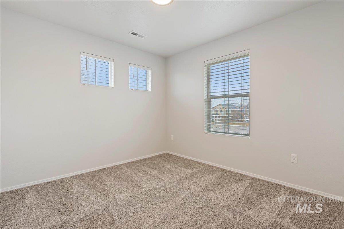 978 W Woodpine St, Meridian, Idaho 83646-6060, 3 Bedrooms, 2.5 Bathrooms, Residential For Sale, Price $384,990,MLS 98975727