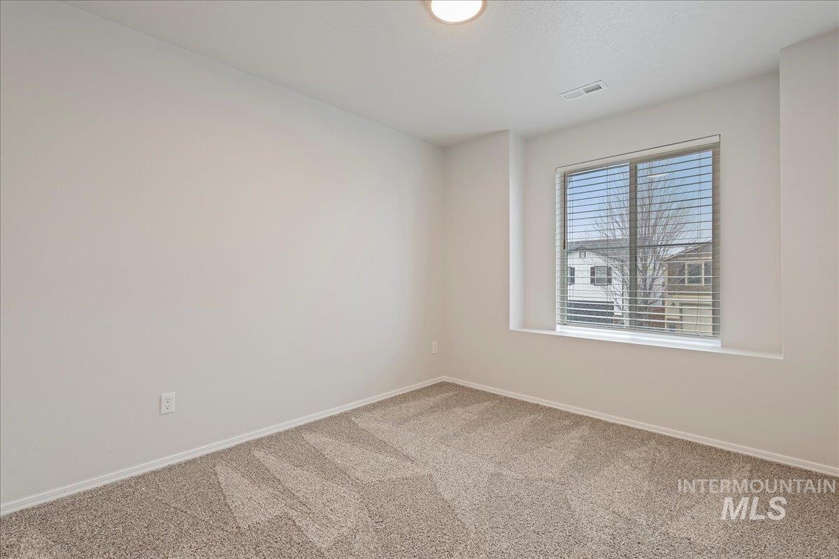 978 W Woodpine St, Meridian, Idaho 83646-6060, 3 Bedrooms, 2.5 Bathrooms, Residential For Sale, Price $384,990,MLS 98975727