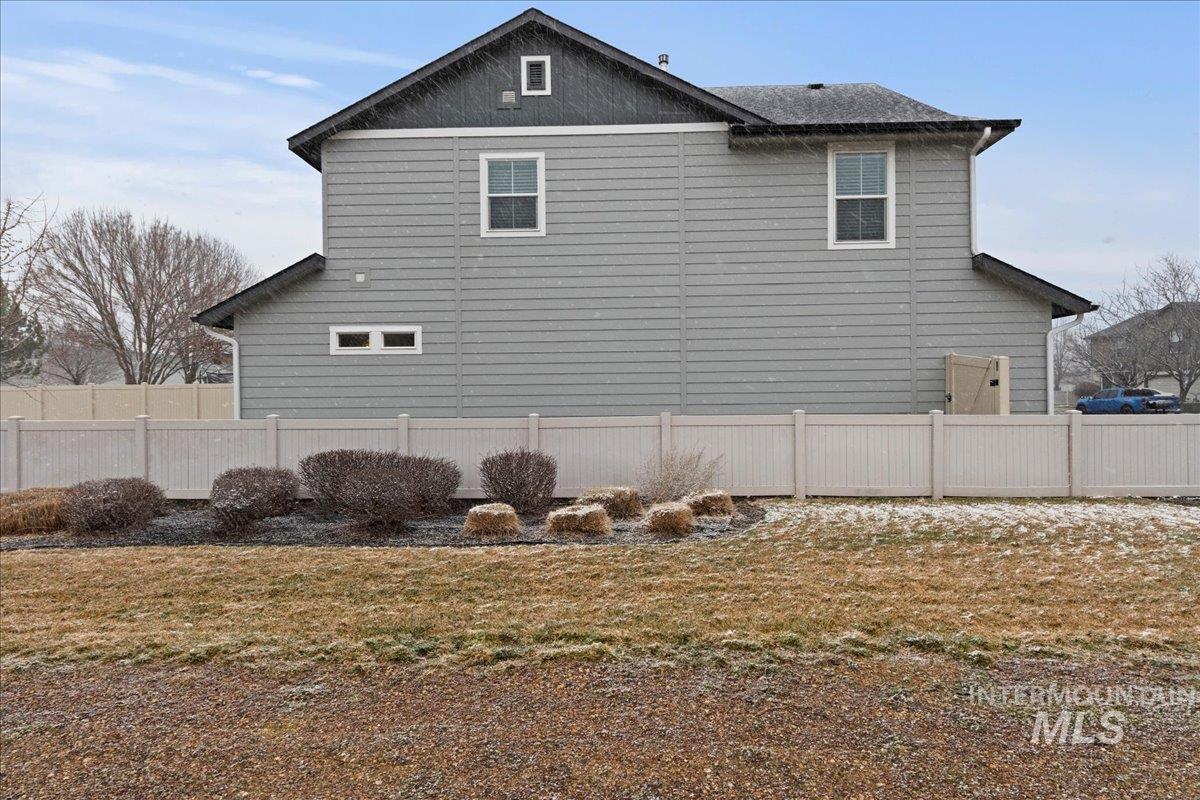 978 W Woodpine St, Meridian, Idaho 83646-6060, 3 Bedrooms, 2.5 Bathrooms, Residential For Sale, Price $384,990,MLS 98975727