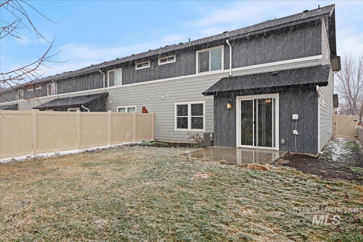 978 W Woodpine St, Meridian, Idaho 83646-6060, 3 Bedrooms, 2.5 Bathrooms, Residential For Sale, Price $384,990,MLS 98975727