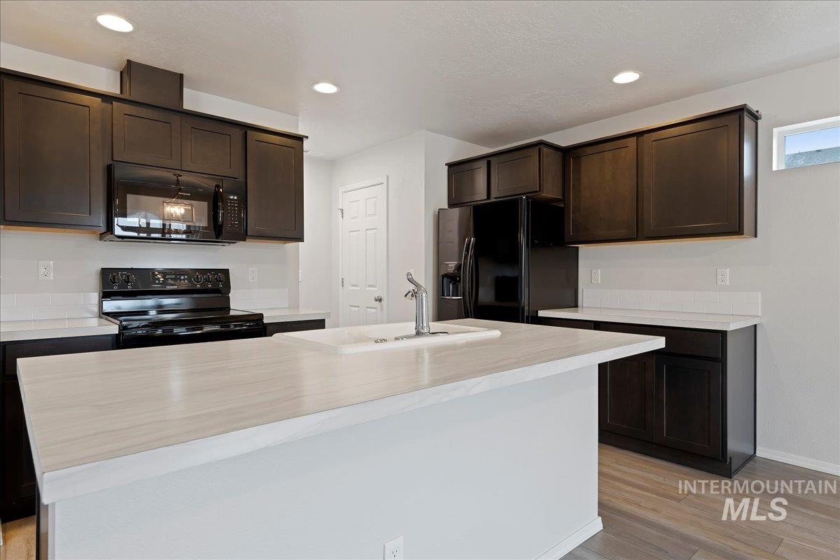 978 W Woodpine St, Meridian, Idaho 83646-6060, 3 Bedrooms, 2.5 Bathrooms, Residential For Sale, Price $384,990,MLS 98975727