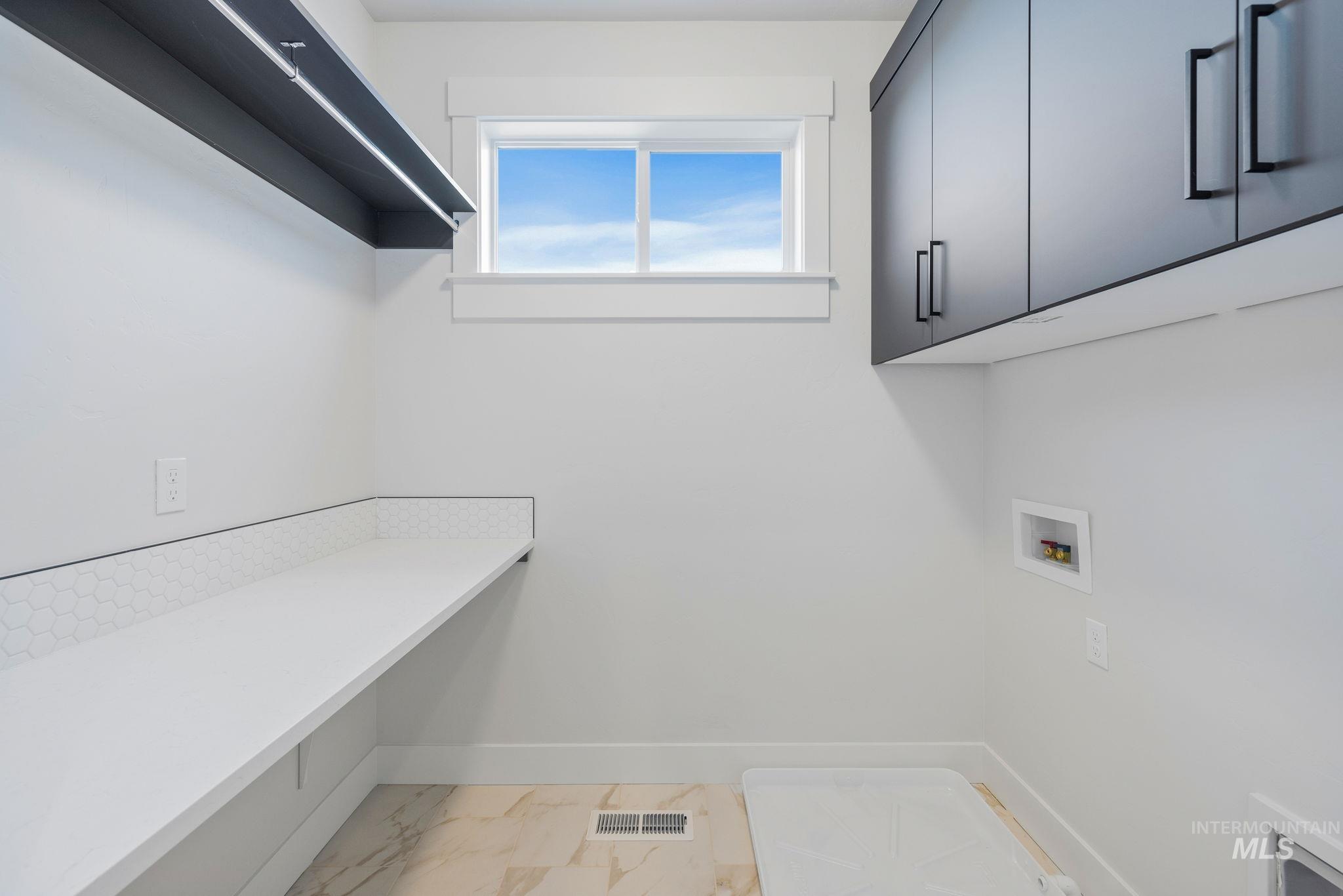 24 Bridger St, Cascade, Idaho 83611, 2 Bedrooms, 2.5 Bathrooms, Residential For Sale, Price $504,900,MLS 98975734