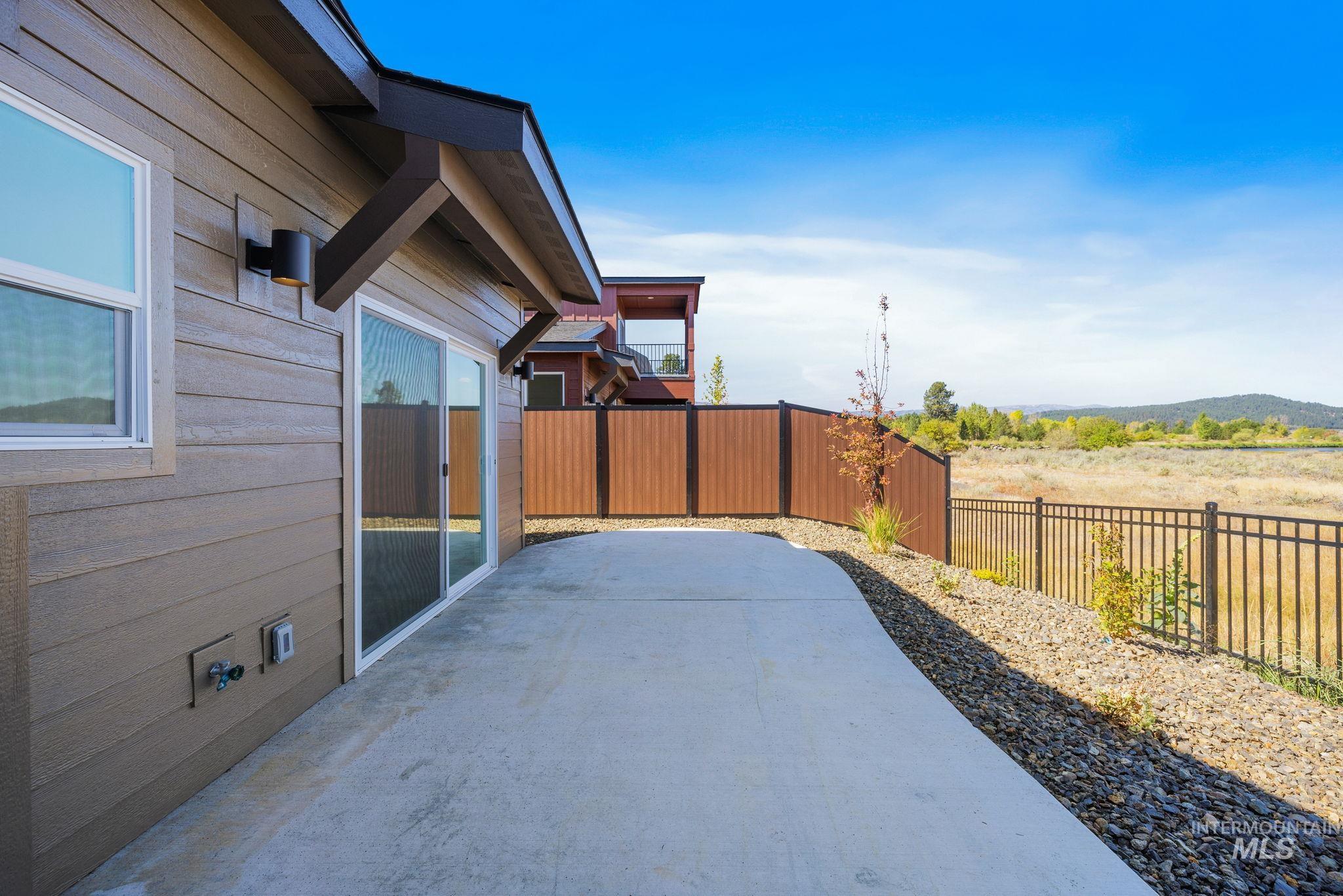 24 Bridger St, Cascade, Idaho 83611, 2 Bedrooms, 2.5 Bathrooms, Residential For Sale, Price $459,900,MLS 98975734