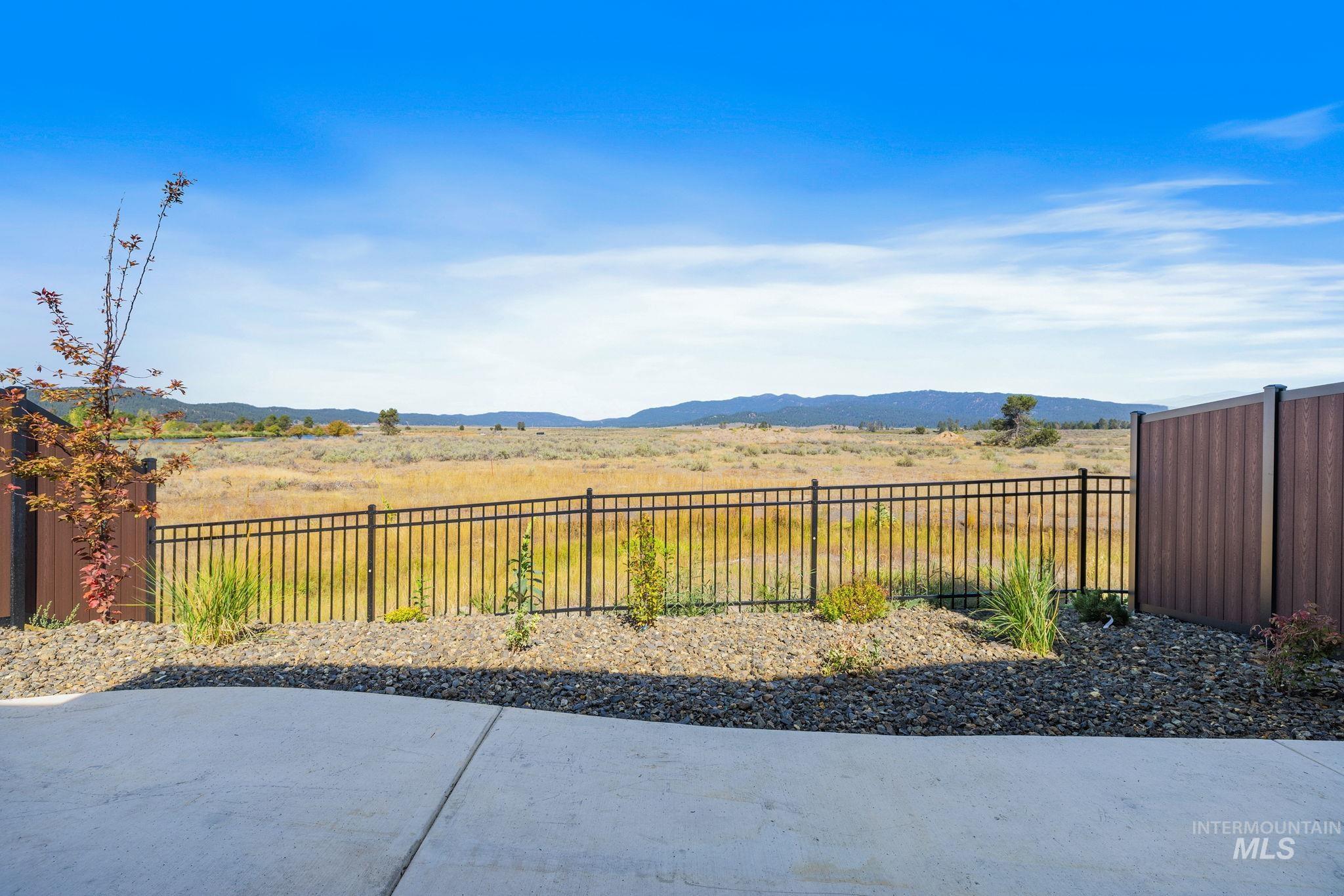 24 Bridger St, Cascade, Idaho 83611, 2 Bedrooms, 2.5 Bathrooms, Residential For Sale, Price $459,900,MLS 98975734