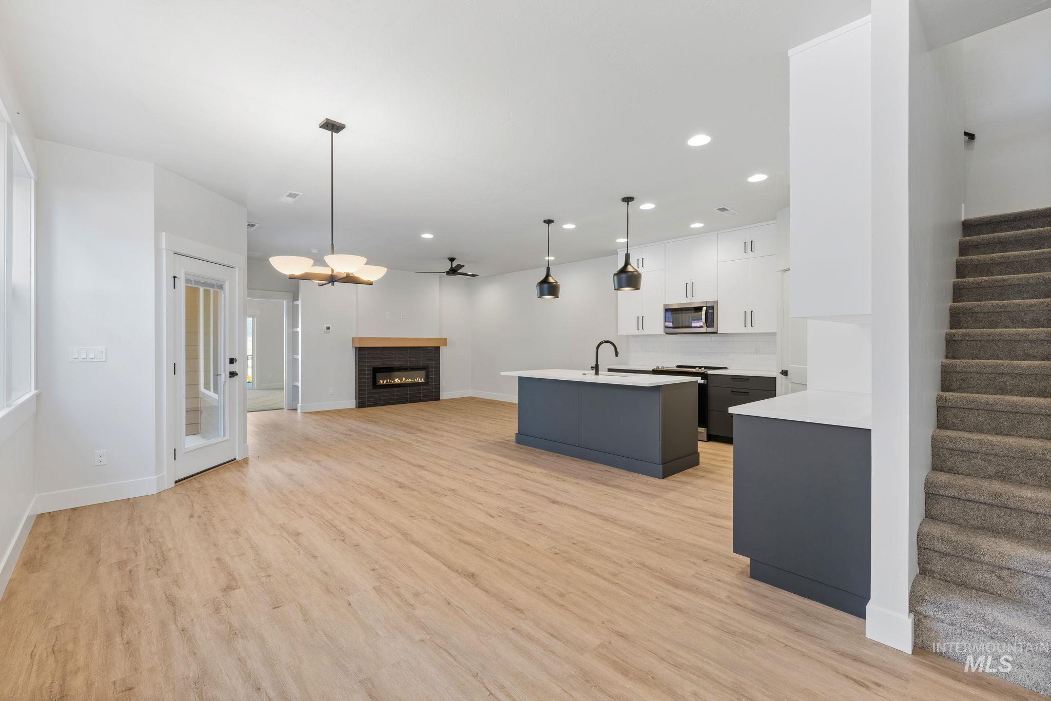 24 Bridger St, Cascade, Idaho 83611, 2 Bedrooms, 2.5 Bathrooms, Residential For Sale, Price $504,900,MLS 98975734