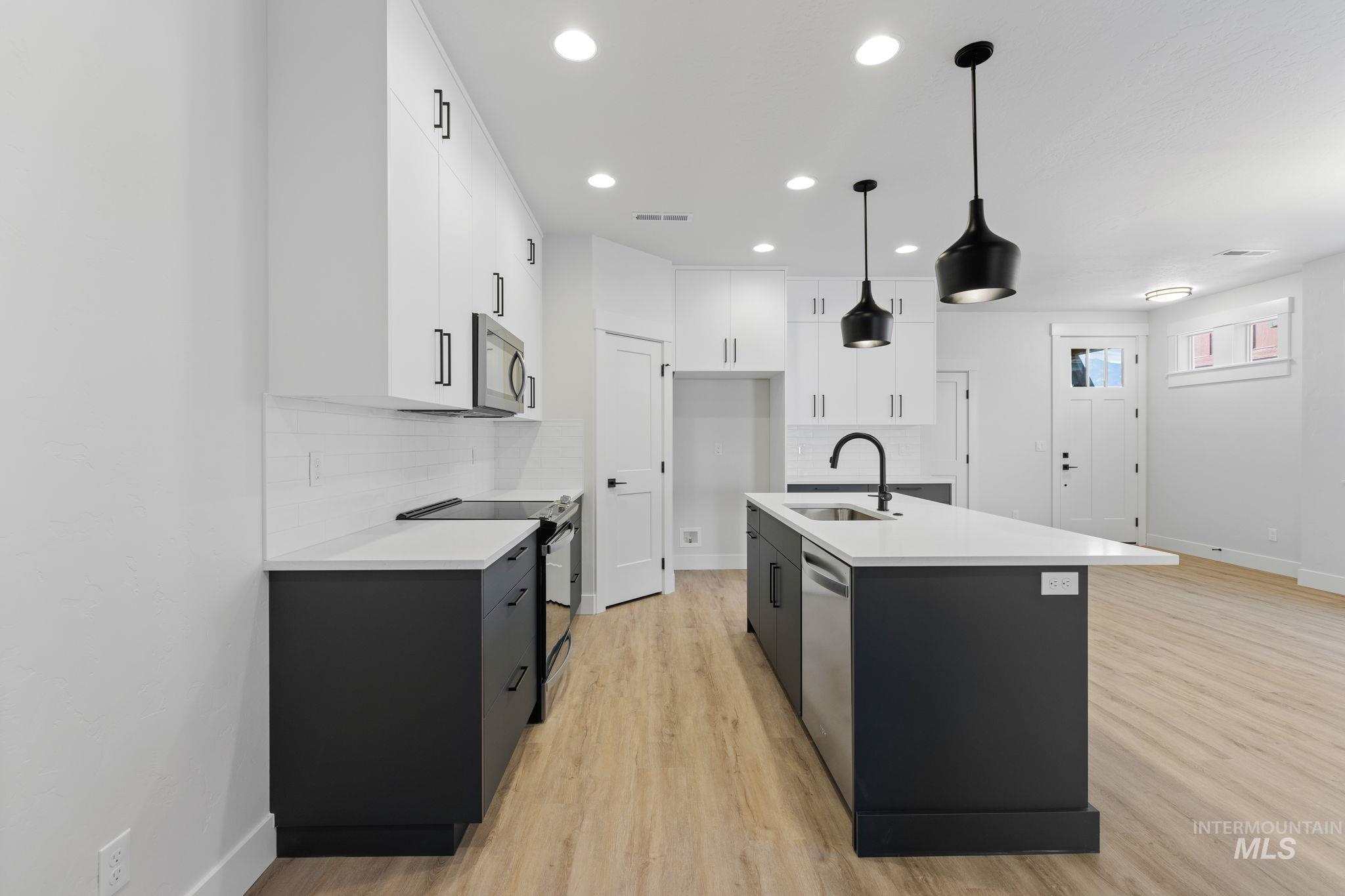 22 Bridger St, Cascade, Idaho 83611, 3 Bedrooms, 2.5 Bathrooms, Residential For Sale, Price $514,900,MLS 98975735