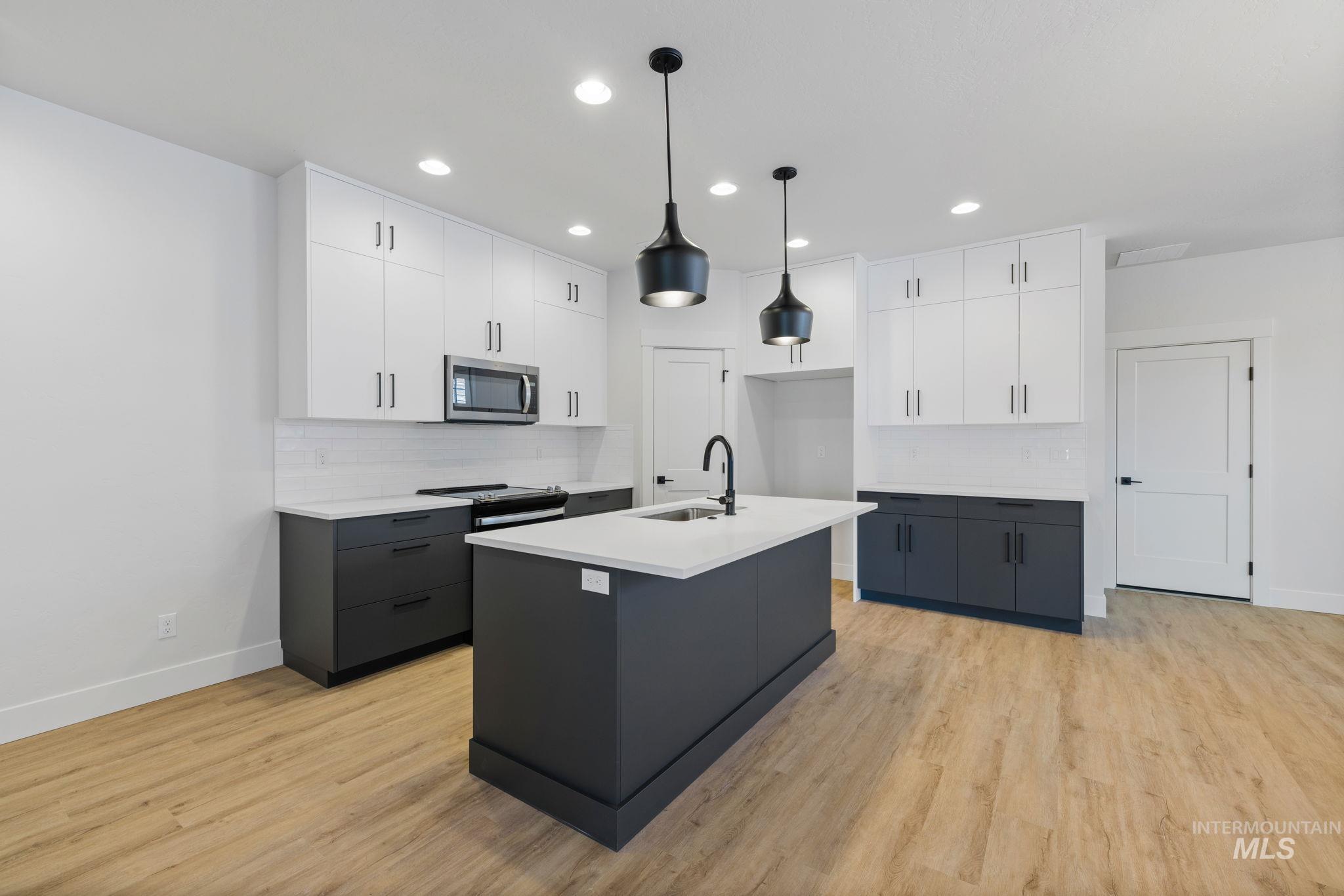 18 Ogden St, Cascade, Idaho 83611, 3 Bedrooms, 2.5 Bathrooms, Residential For Sale, Price $514,900,MLS 98975736