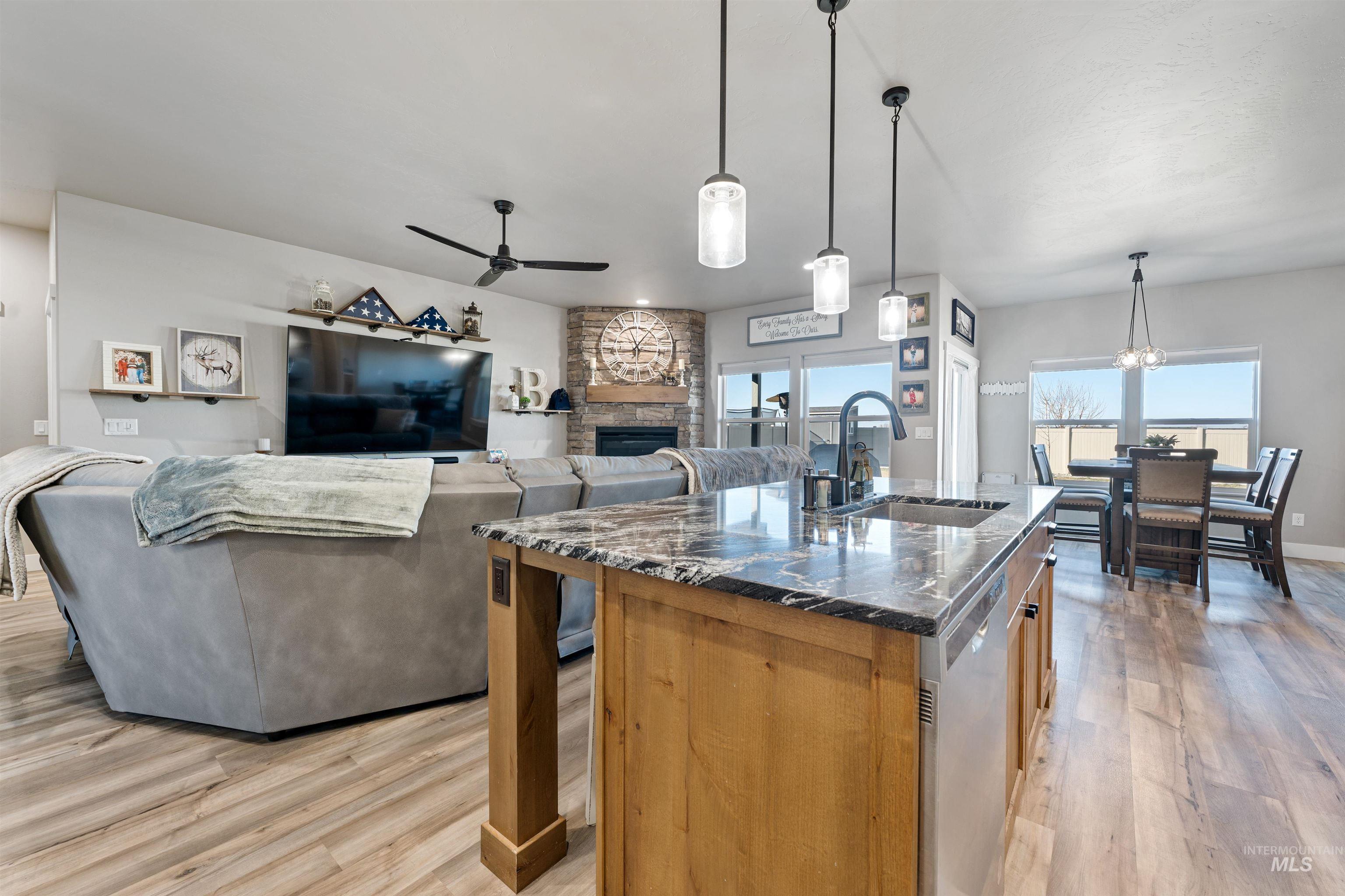 1005 Kenbrook Loop, Twin Falls, Idaho 83301, 3 Bedrooms, 2 Bathrooms, Residential For Sale, Price $489,900,MLS 98975737