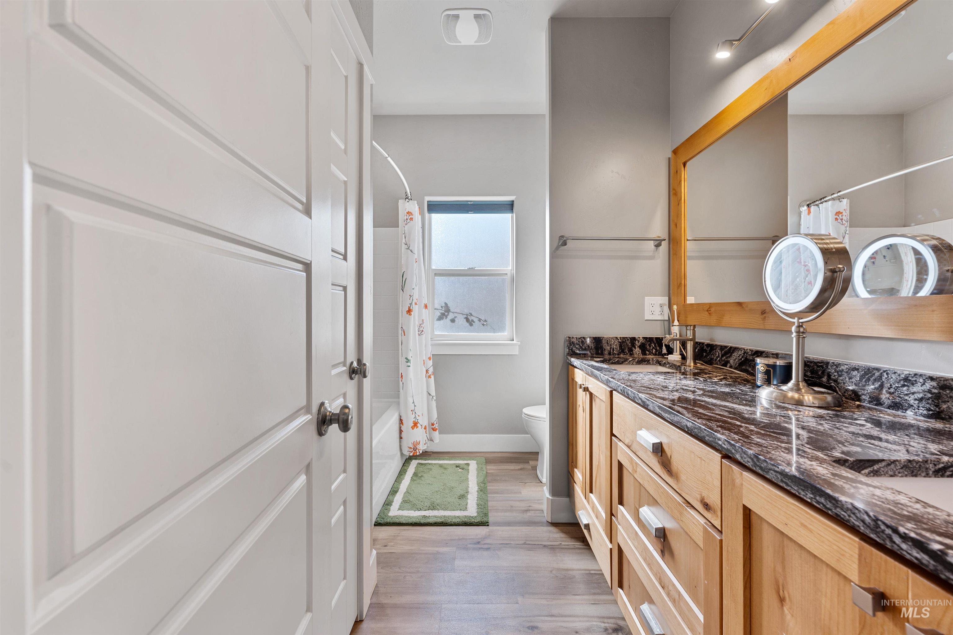 1005 Kenbrook Loop, Twin Falls, Idaho 83301, 3 Bedrooms, 2 Bathrooms, Residential For Sale, Price $489,900,MLS 98975737