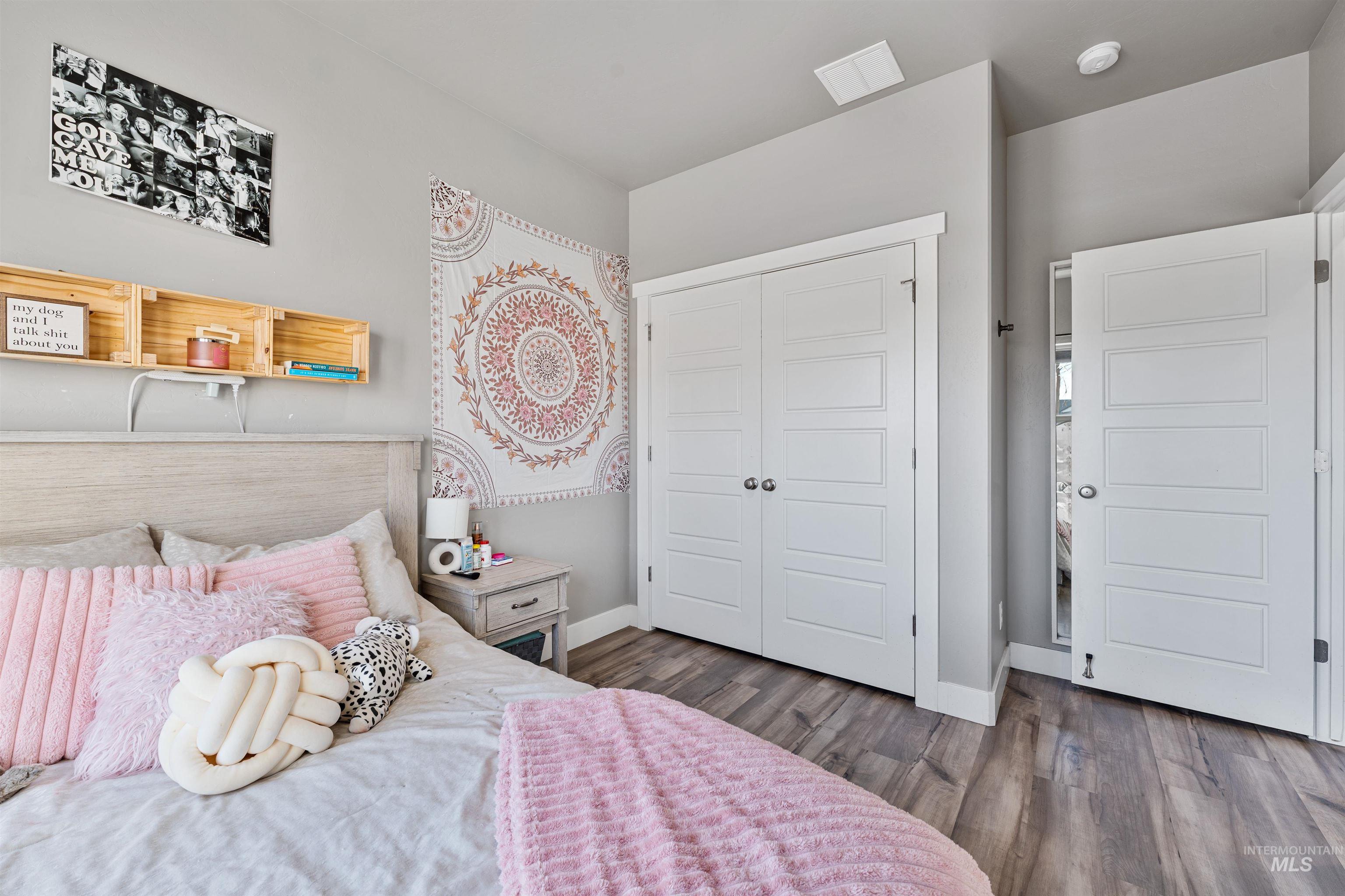 1005 Kenbrook Loop, Twin Falls, Idaho 83301, 3 Bedrooms, 2 Bathrooms, Residential For Sale, Price $489,900,MLS 98975737