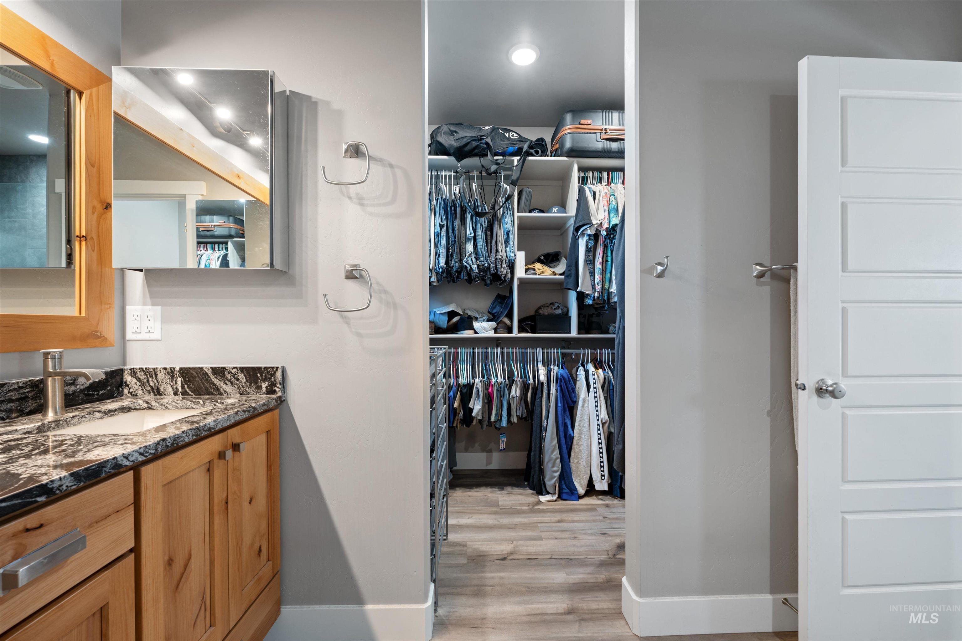 1005 Kenbrook Loop, Twin Falls, Idaho 83301, 3 Bedrooms, 2 Bathrooms, Residential For Sale, Price $489,900,MLS 98975737