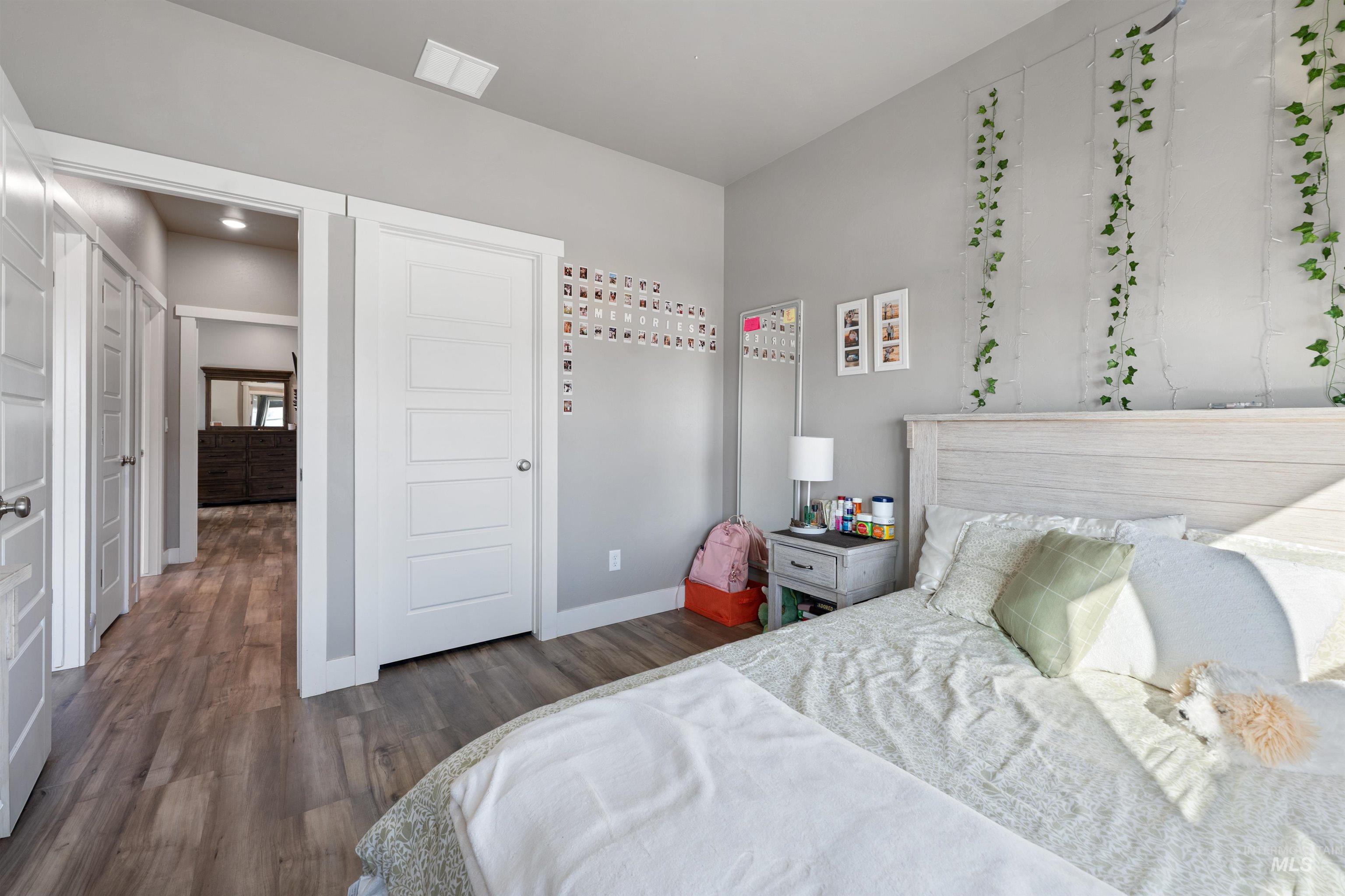 1005 Kenbrook Loop, Twin Falls, Idaho 83301, 3 Bedrooms, 2 Bathrooms, Residential For Sale, Price $489,900,MLS 98975737