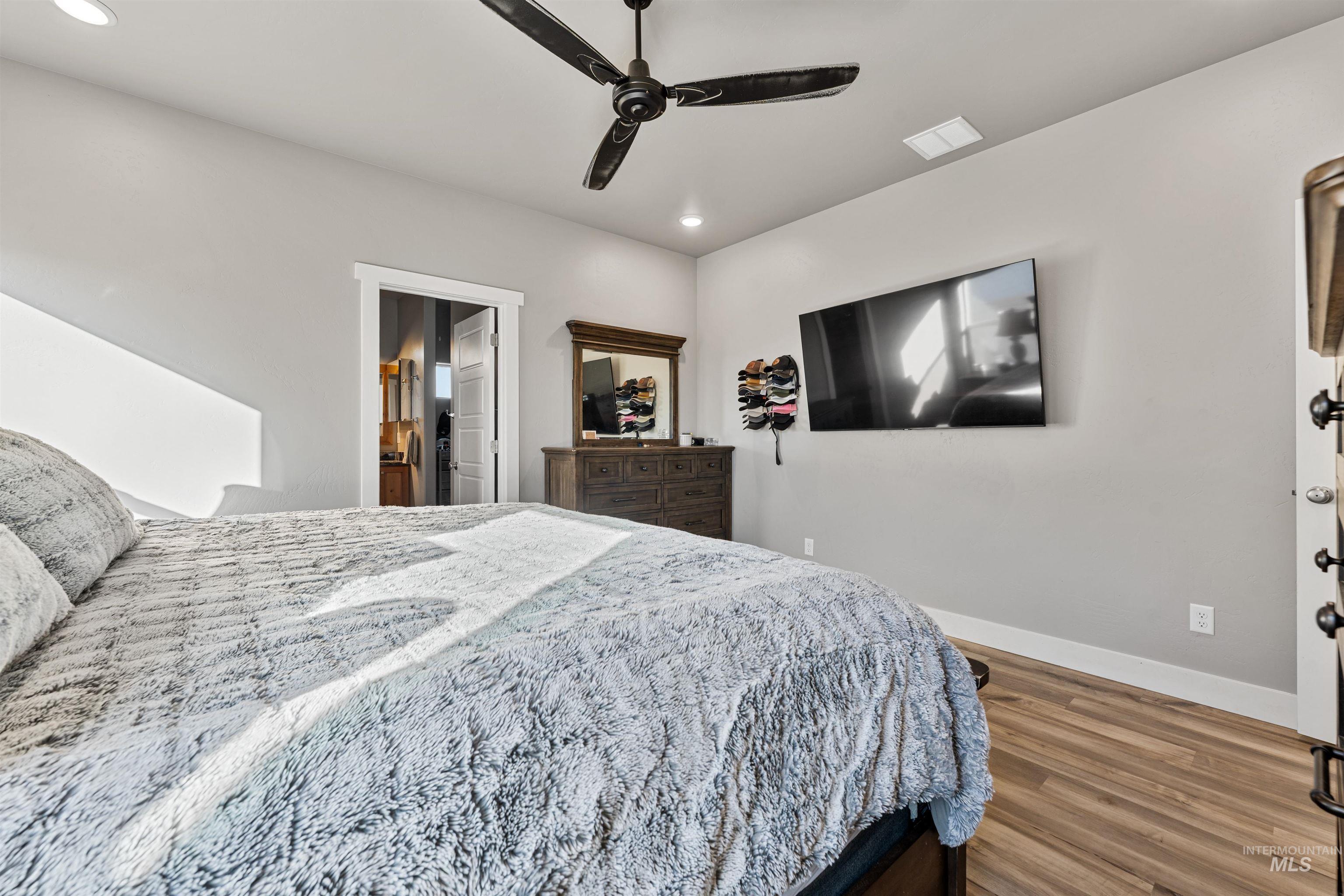 1005 Kenbrook Loop, Twin Falls, Idaho 83301, 3 Bedrooms, 2 Bathrooms, Residential For Sale, Price $489,900,MLS 98975737